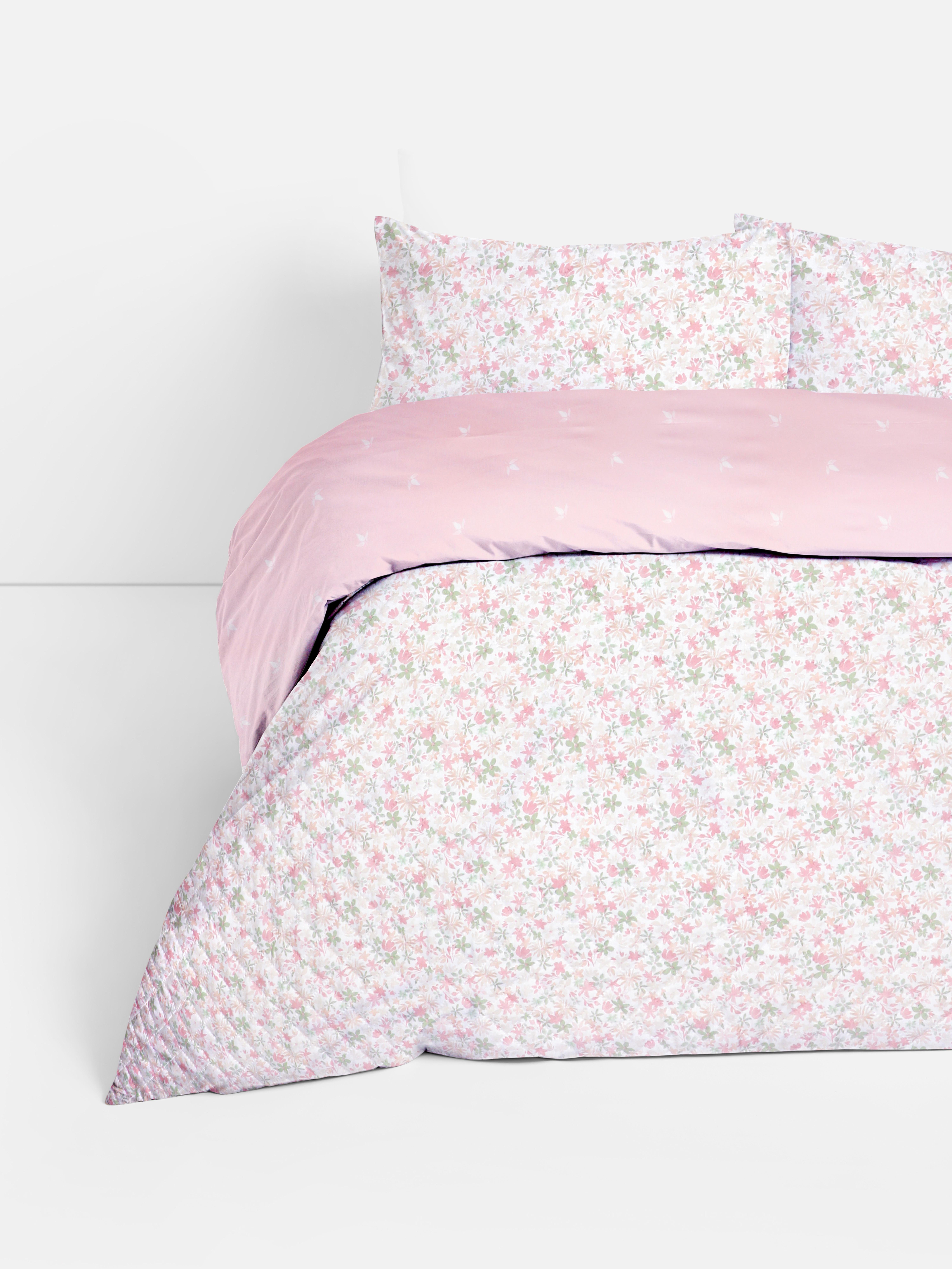 Capa edredão casal reversível padrão floral rosa