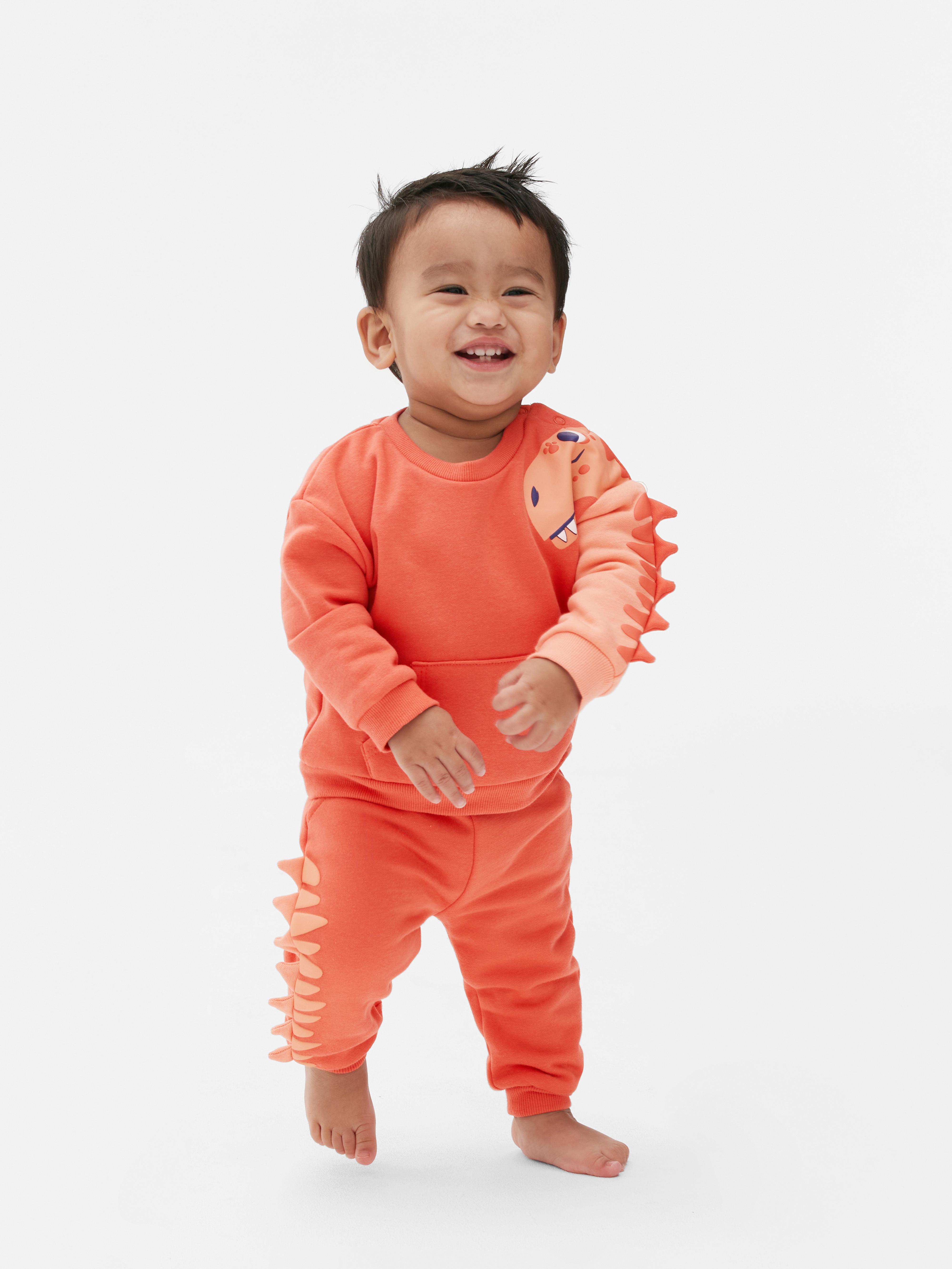 Matchende set met sweatshirt en joggingbroek in dinosaurusthema