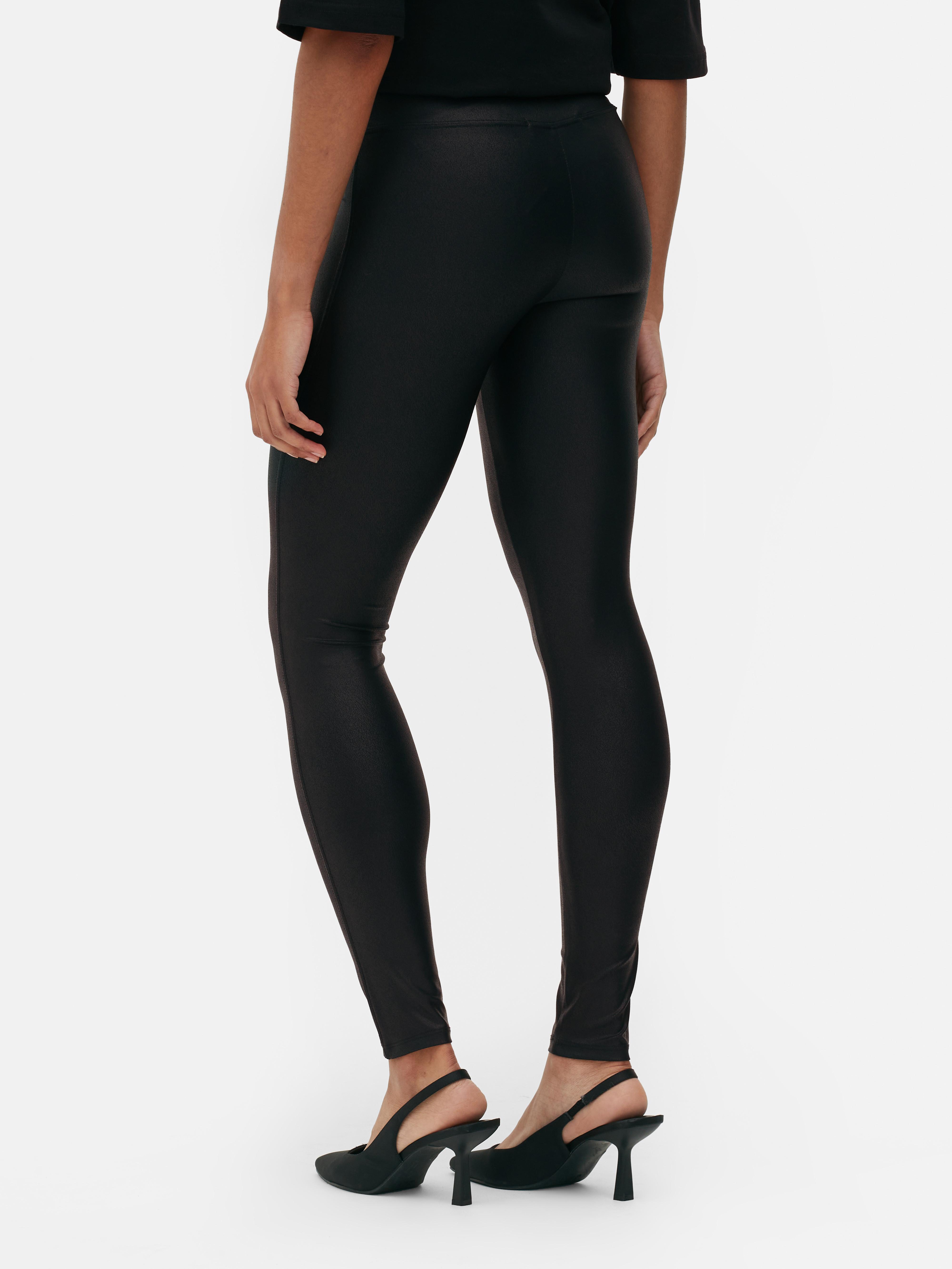 Shiny slick black #wetlook #leggings: Posing on the floor.