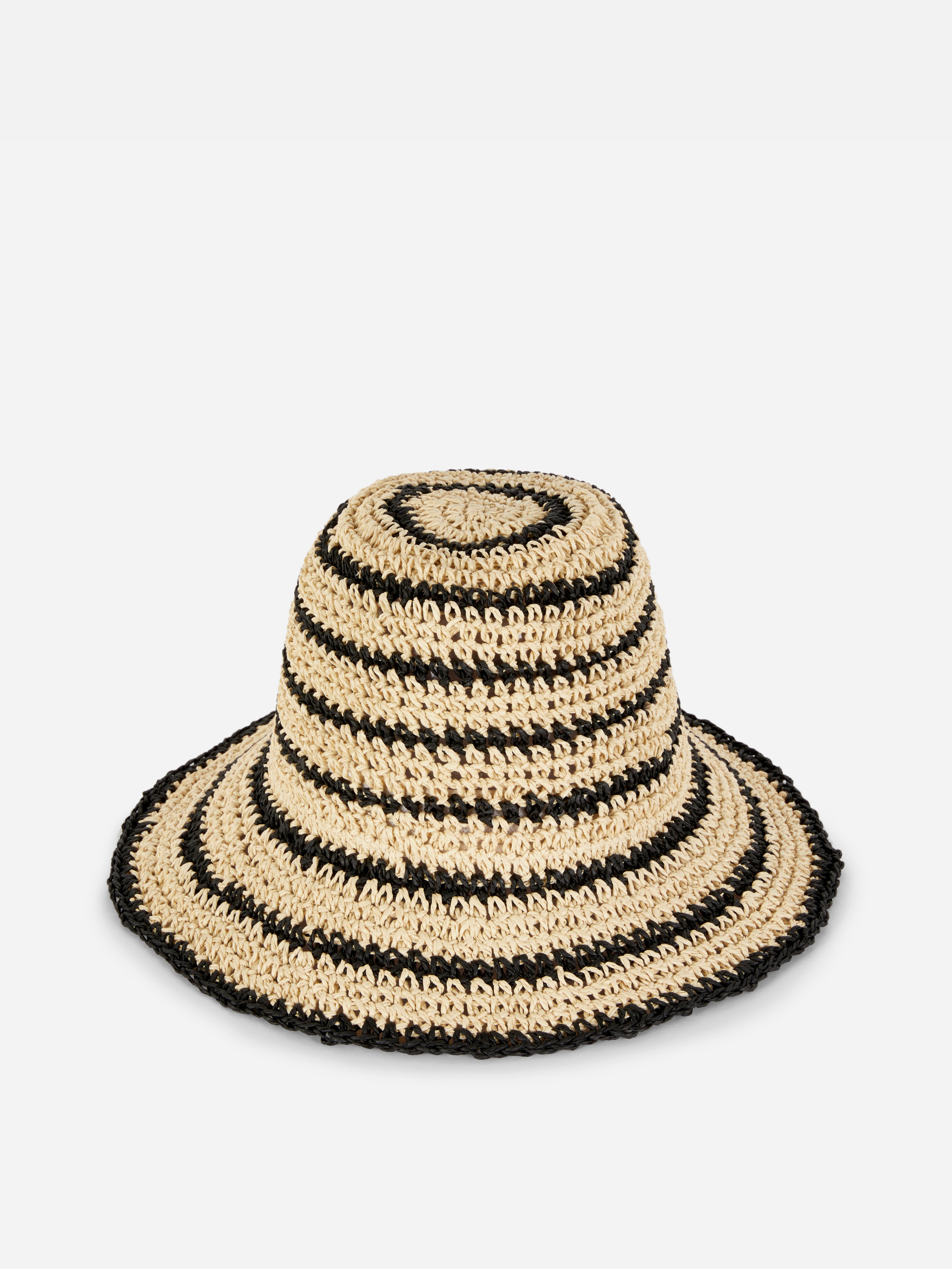 Słomkowy kapelusz wędkarski