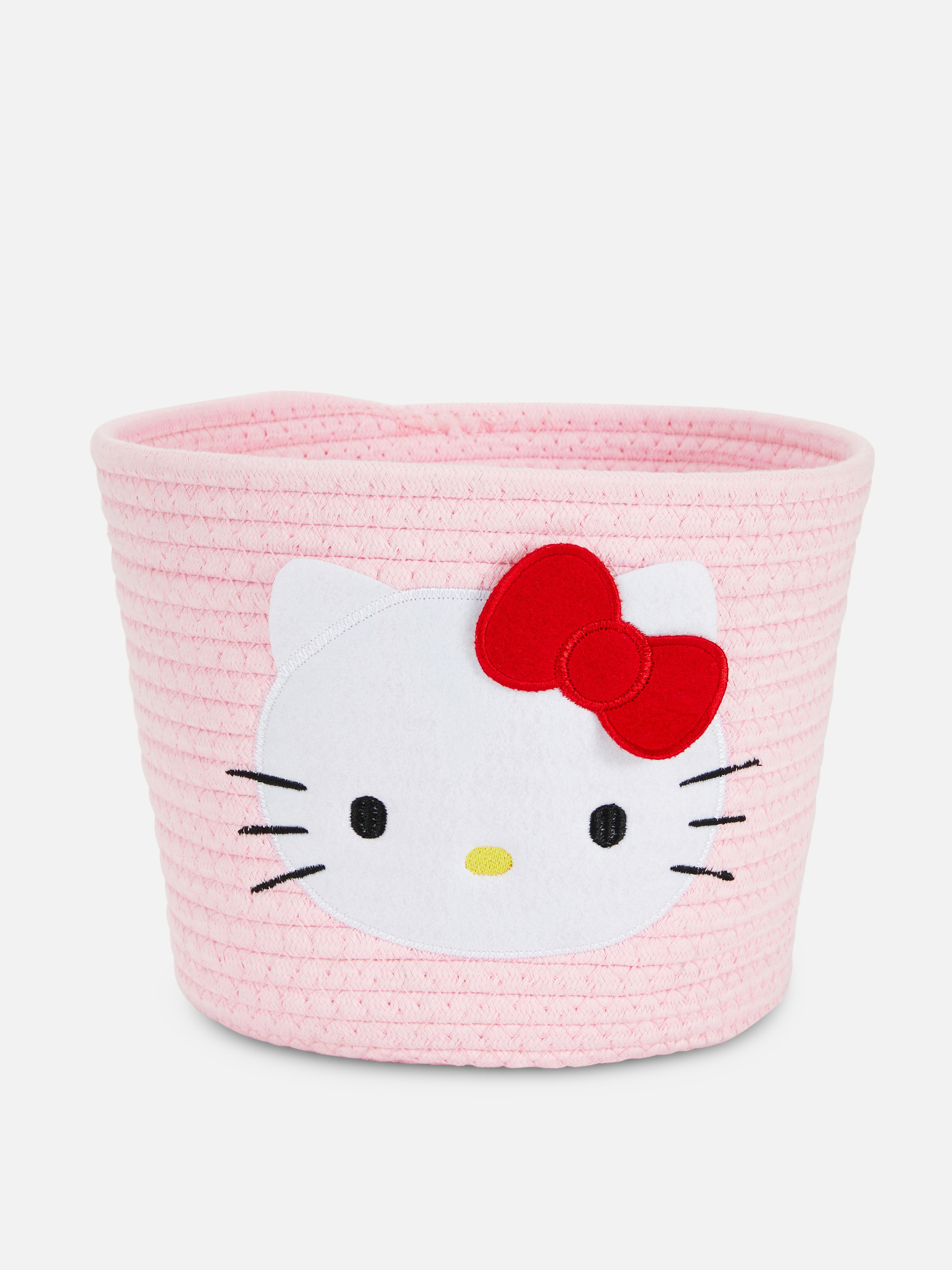 Pleciony koszyk z okazji 50-lecia Hello Kitty