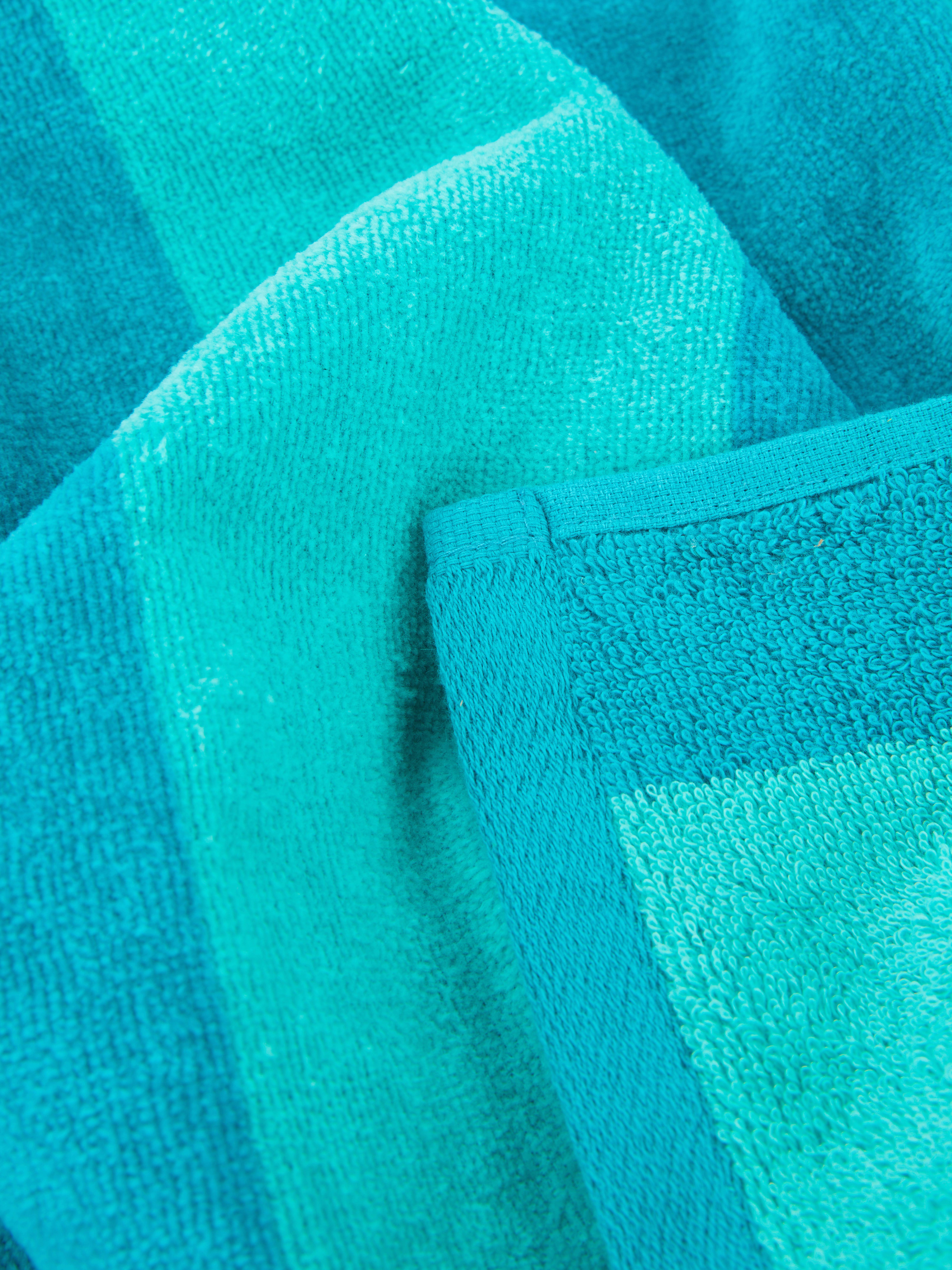 Serviette de bain à rayures cabana BAGGU | Urban Outfitters FR
