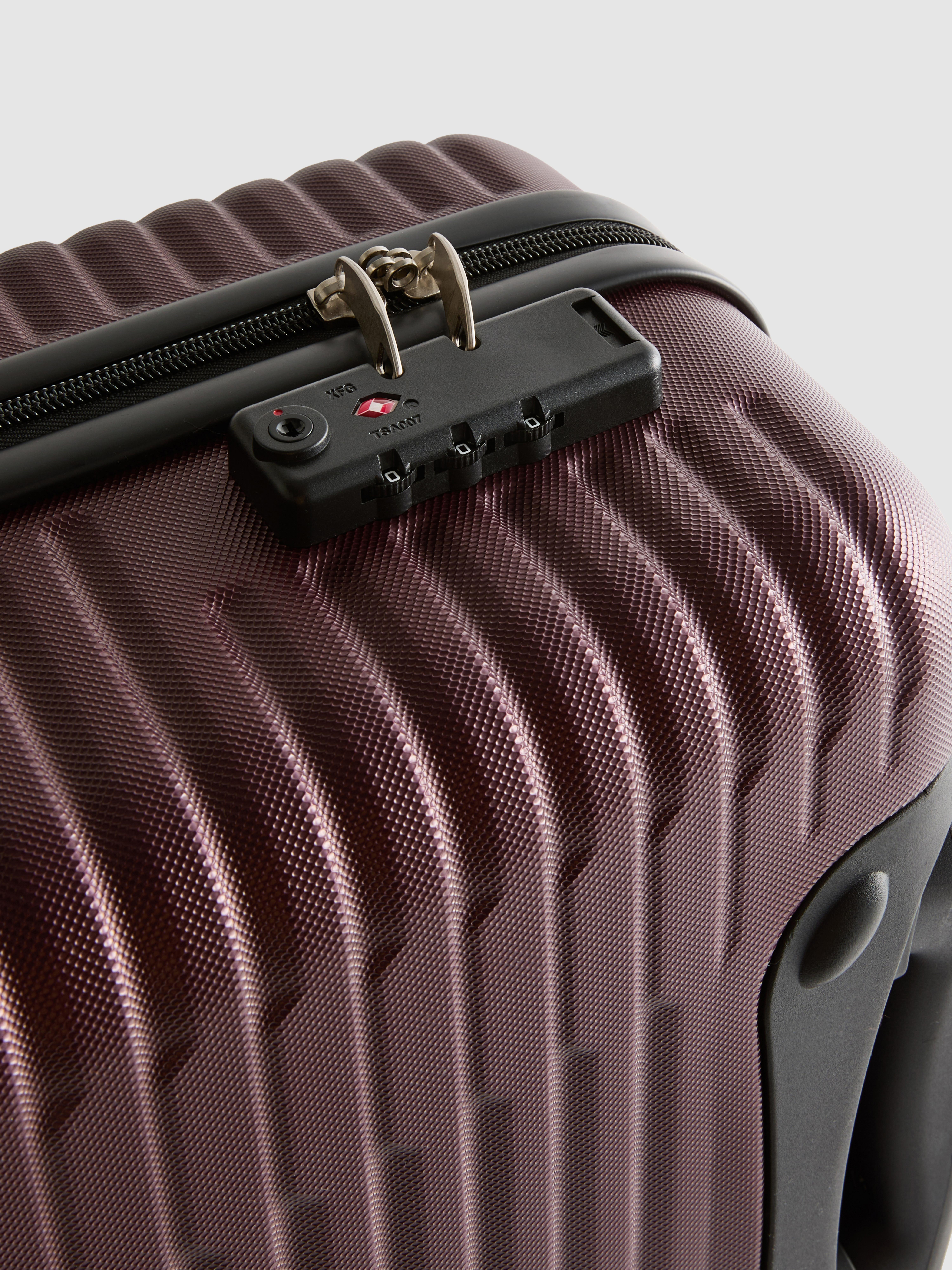 Ribbed Four-Wheel Hard Shell Suitcase
