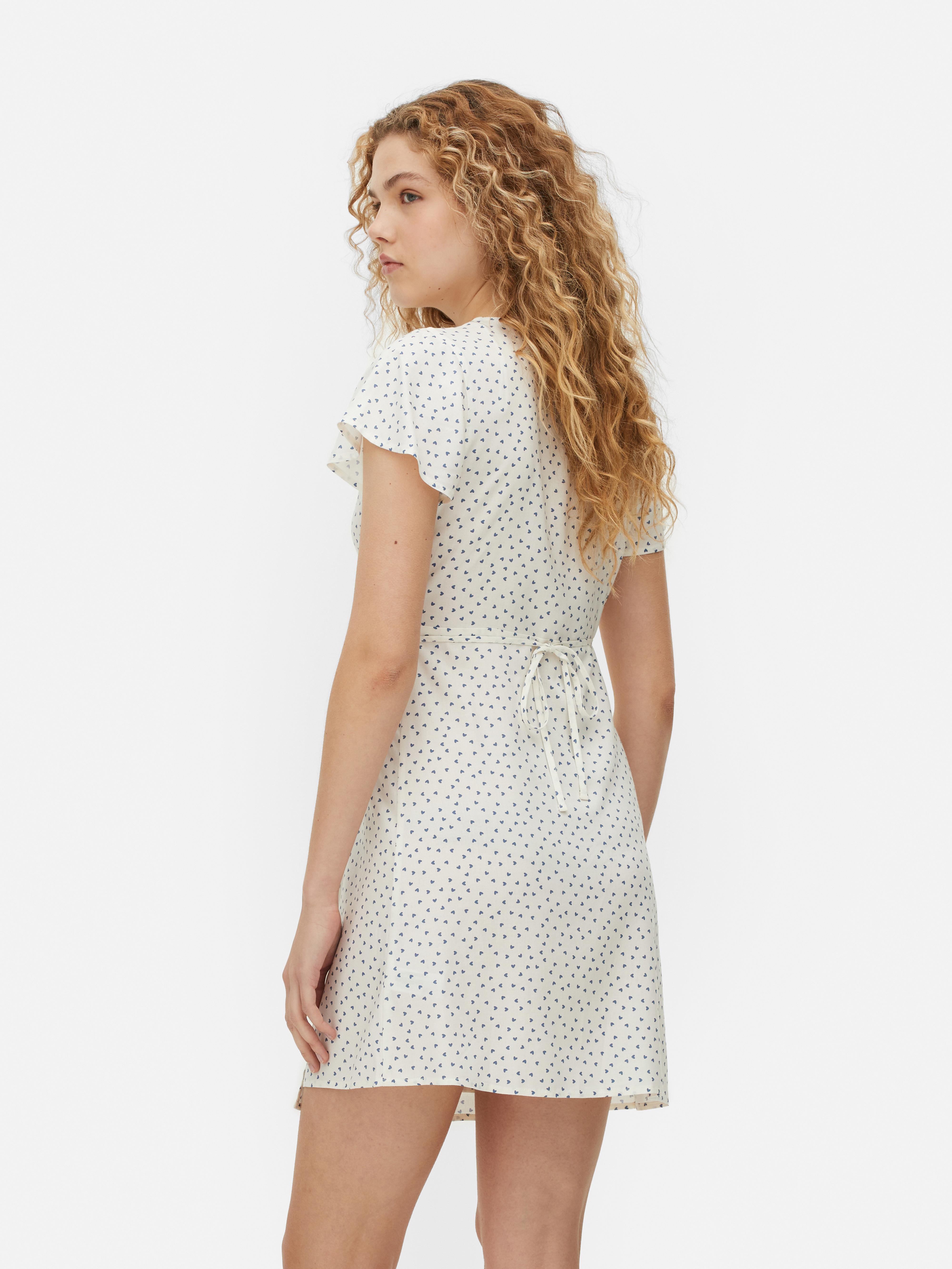 Vestido mini traçado manga capa
