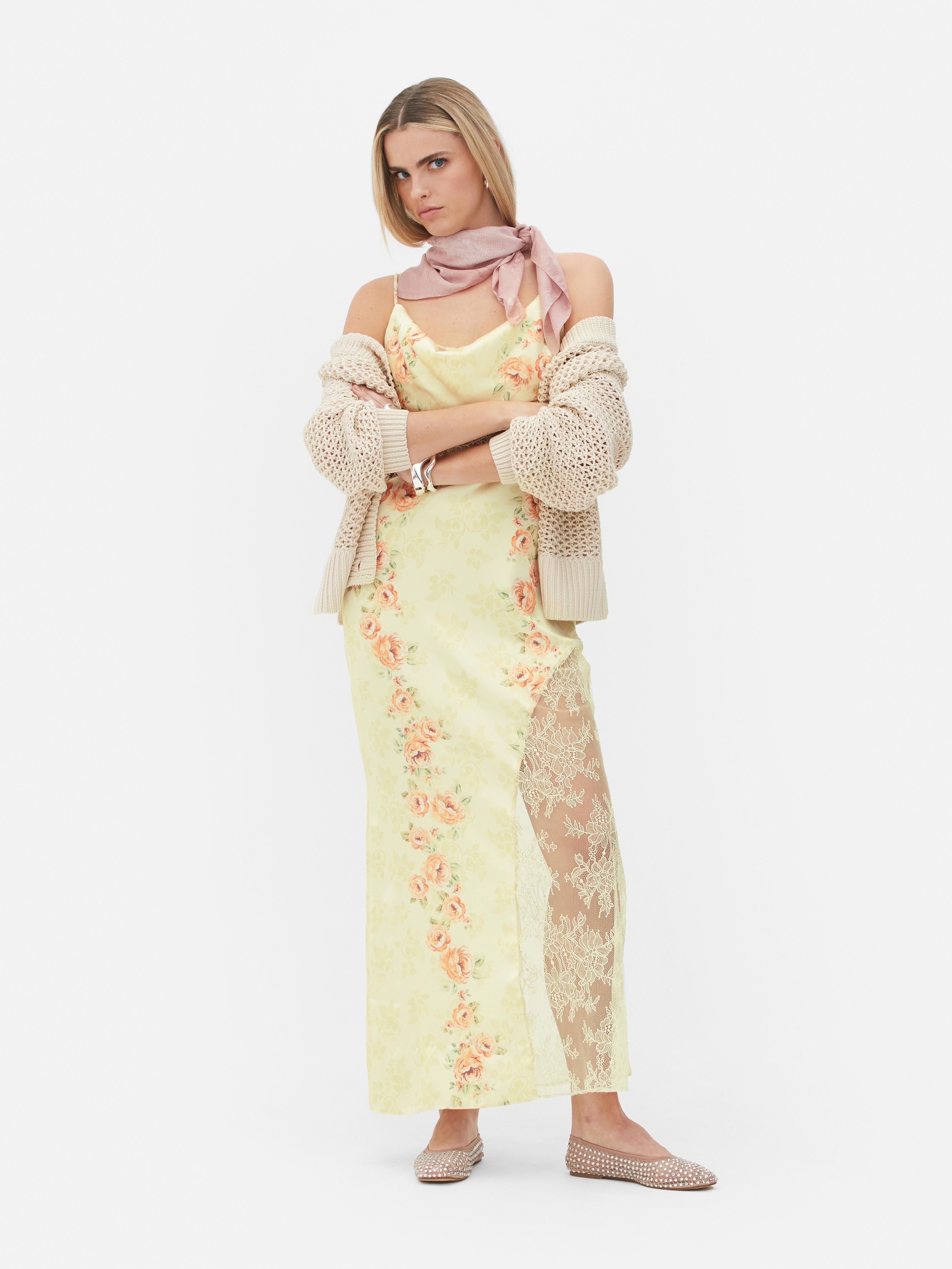 Robe mi-longue en satin à fleurs Rita Ora