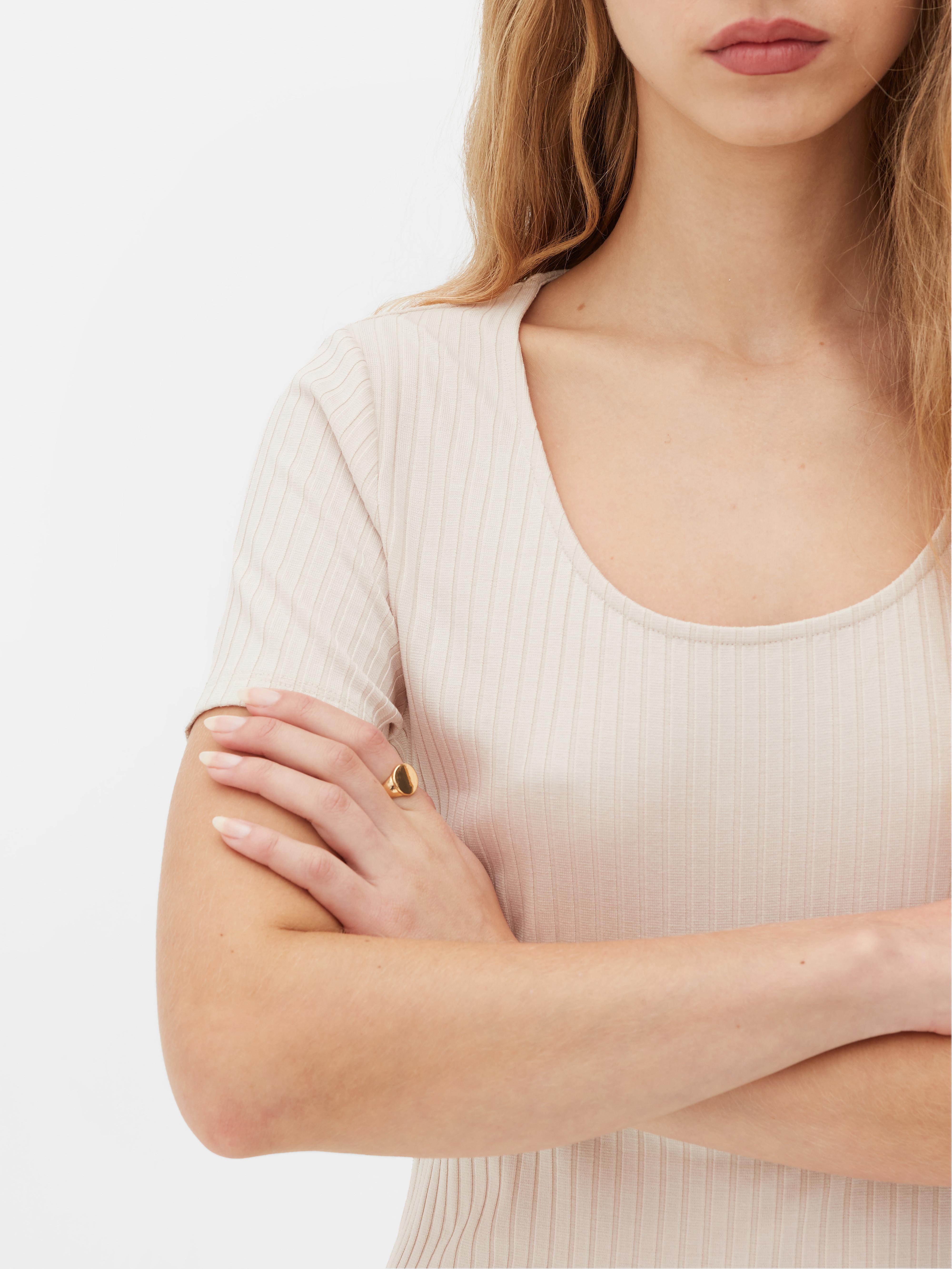 Přiléhavé žebrované midišaty