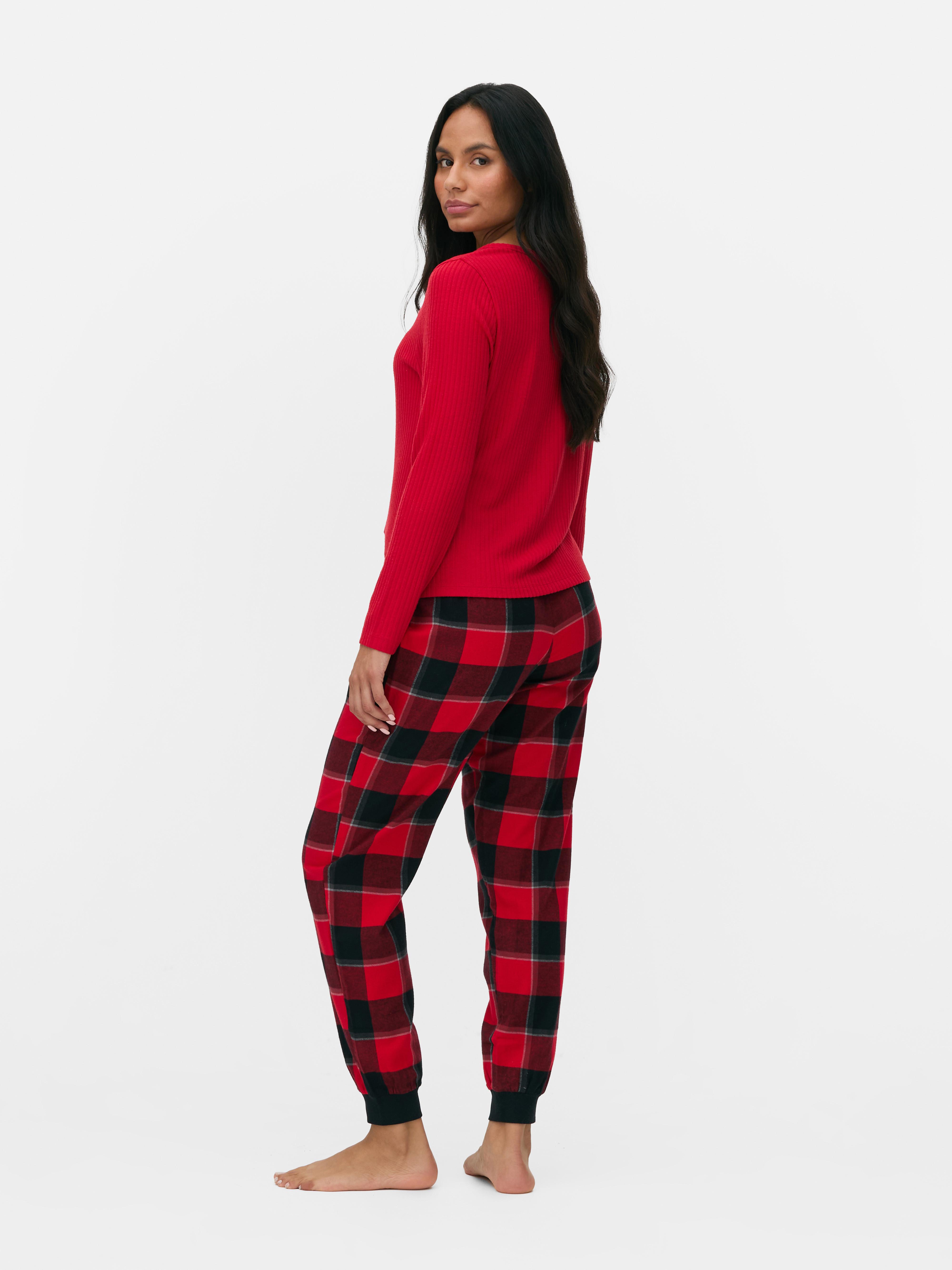 Pyjama t-shirt boutonné et pantalon à motifs