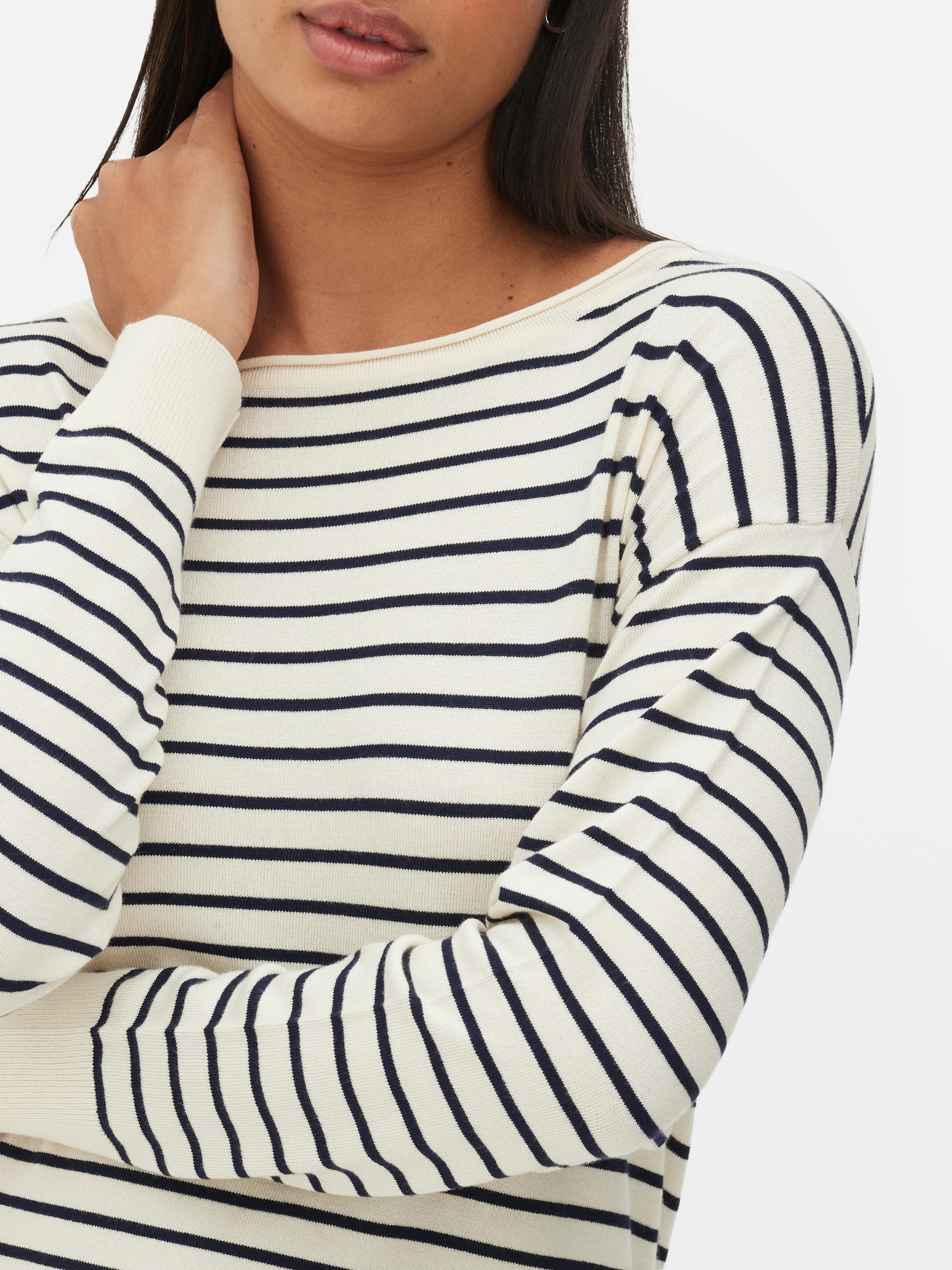 Gestreifter Feinstrickpullover mit U-Boot-Ausschnitt 