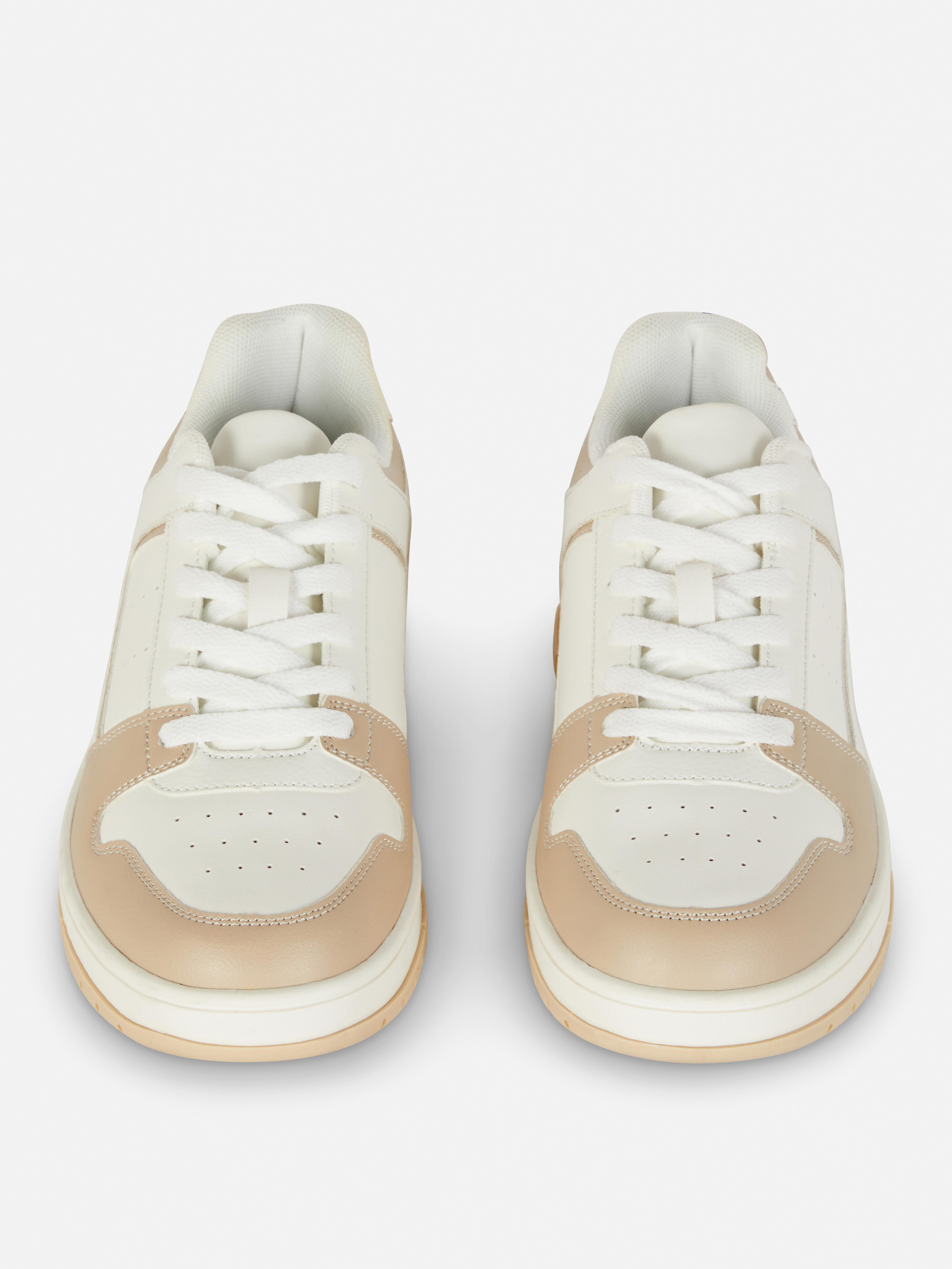 Nízké sportovní tenisky s panely