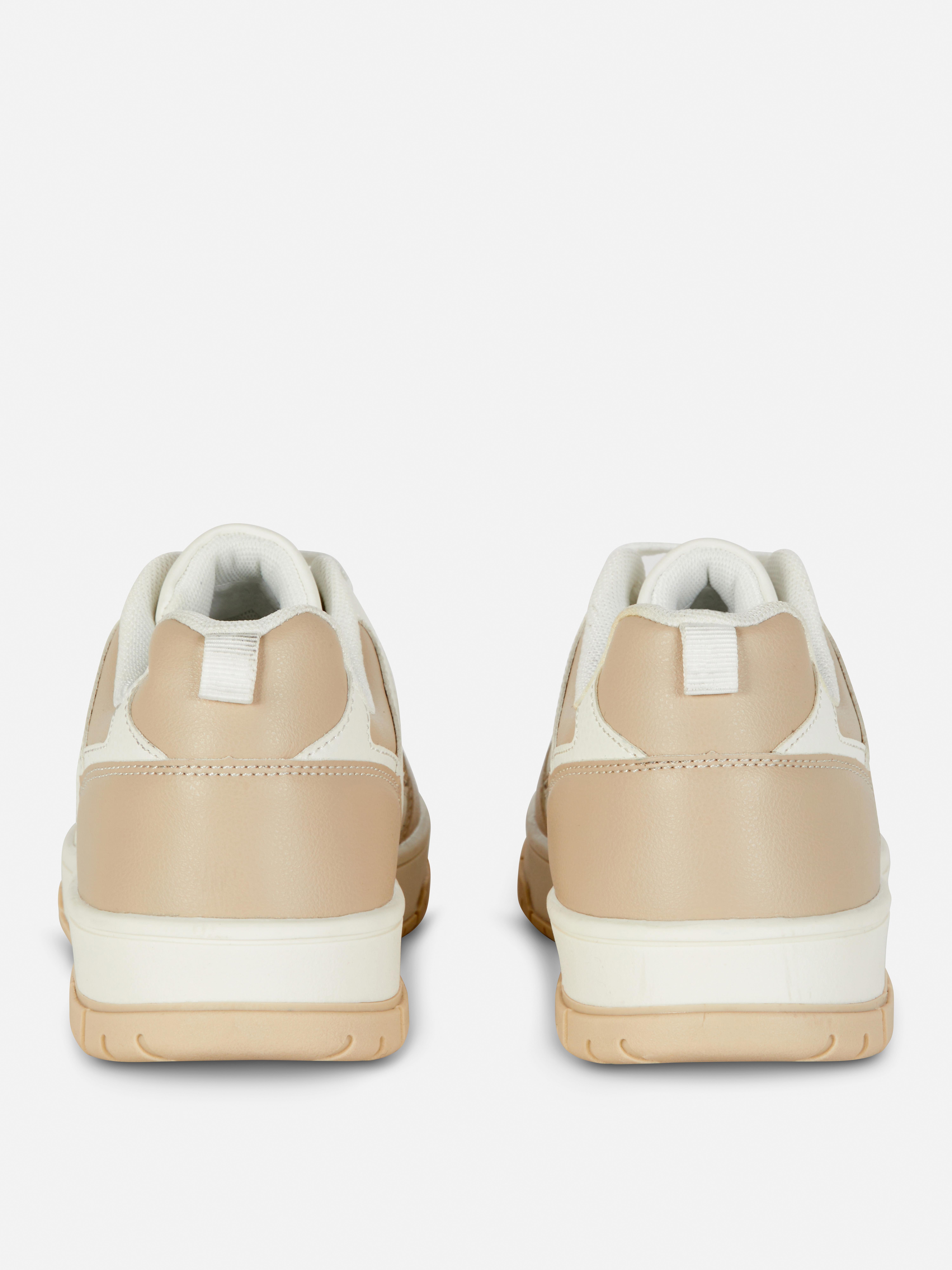 Nízké sportovní tenisky s panely