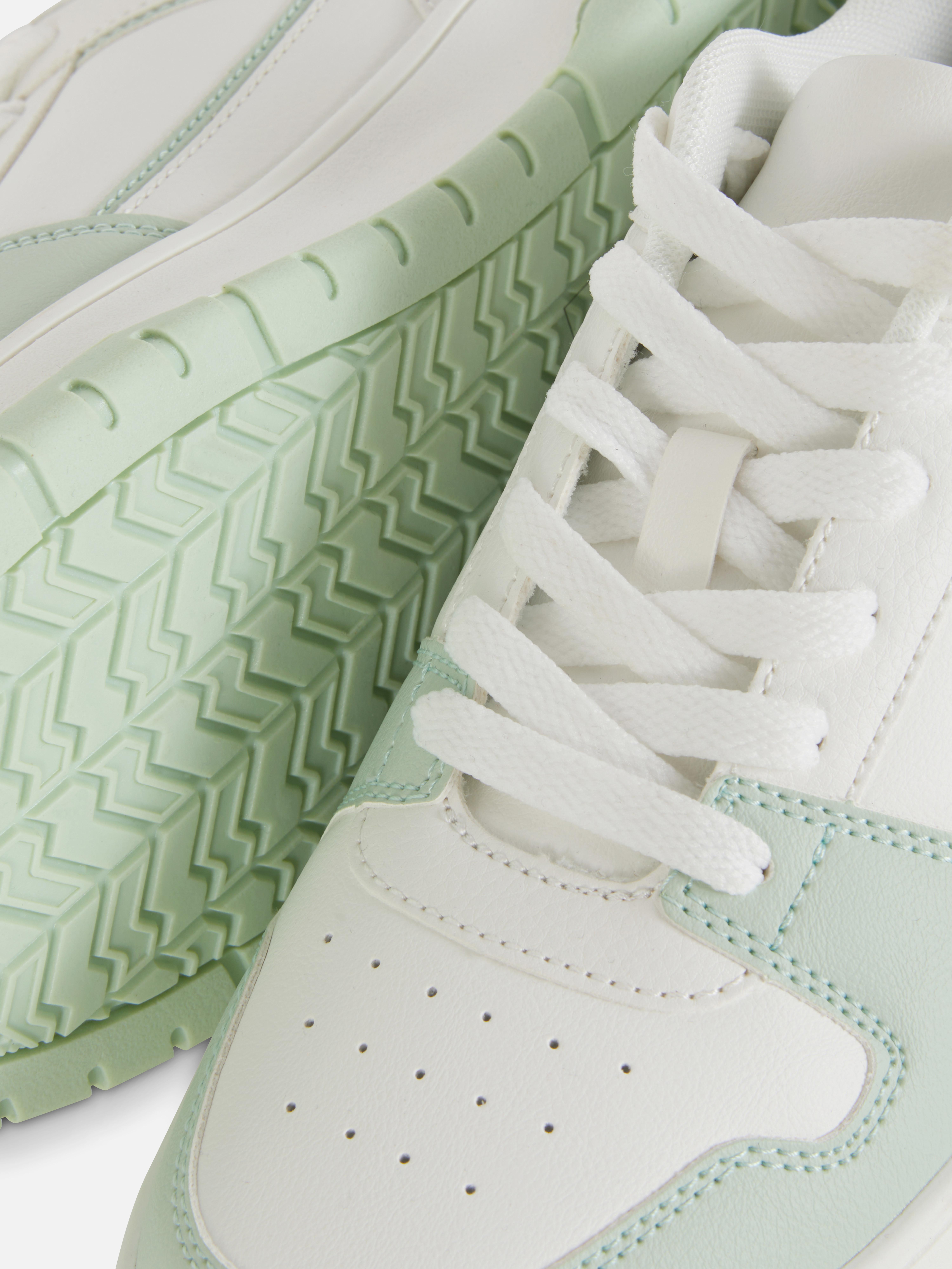 Baskets basses style sportif à empiècements