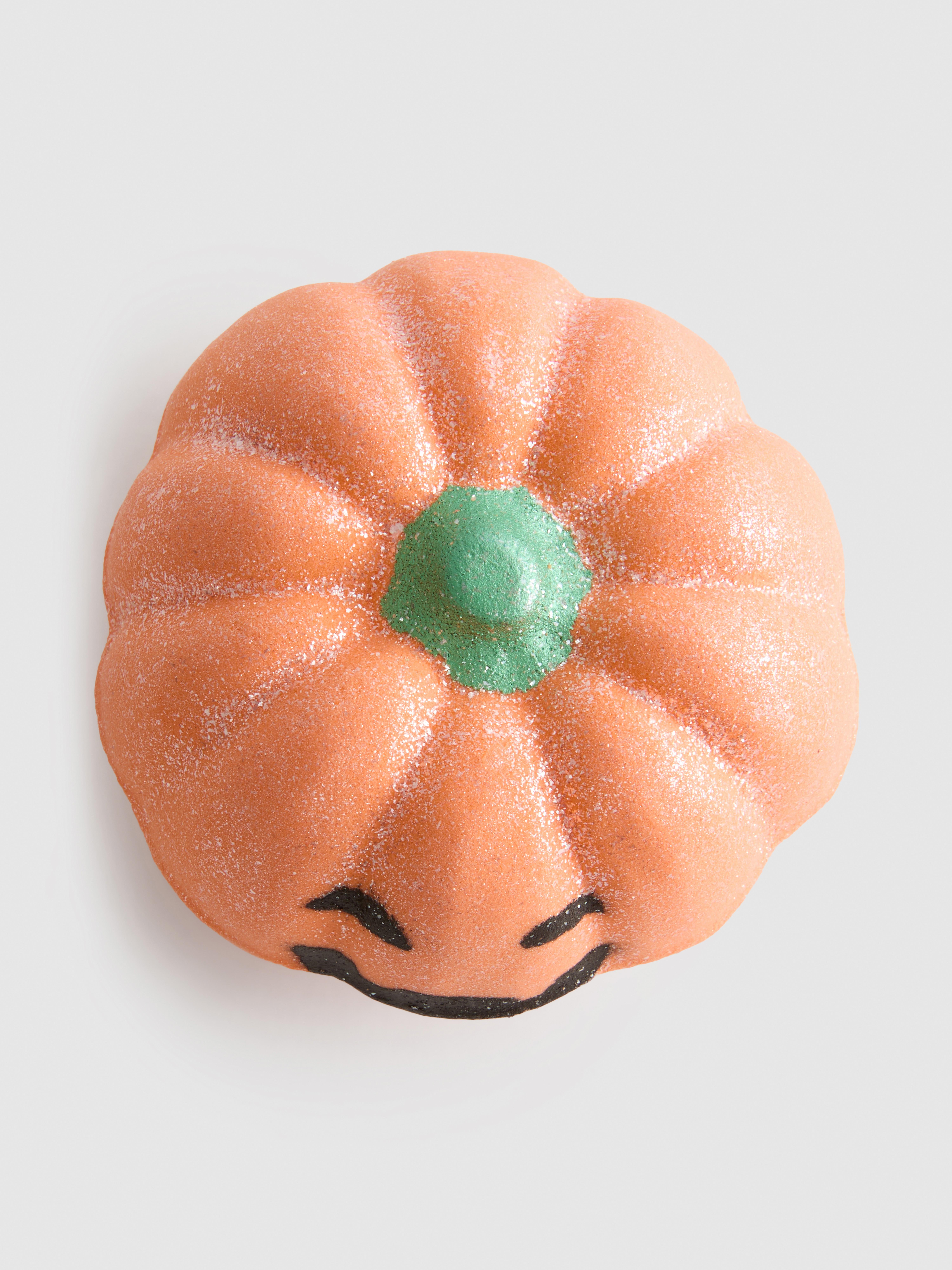 Badebombe in Halloween-Kürbisform
