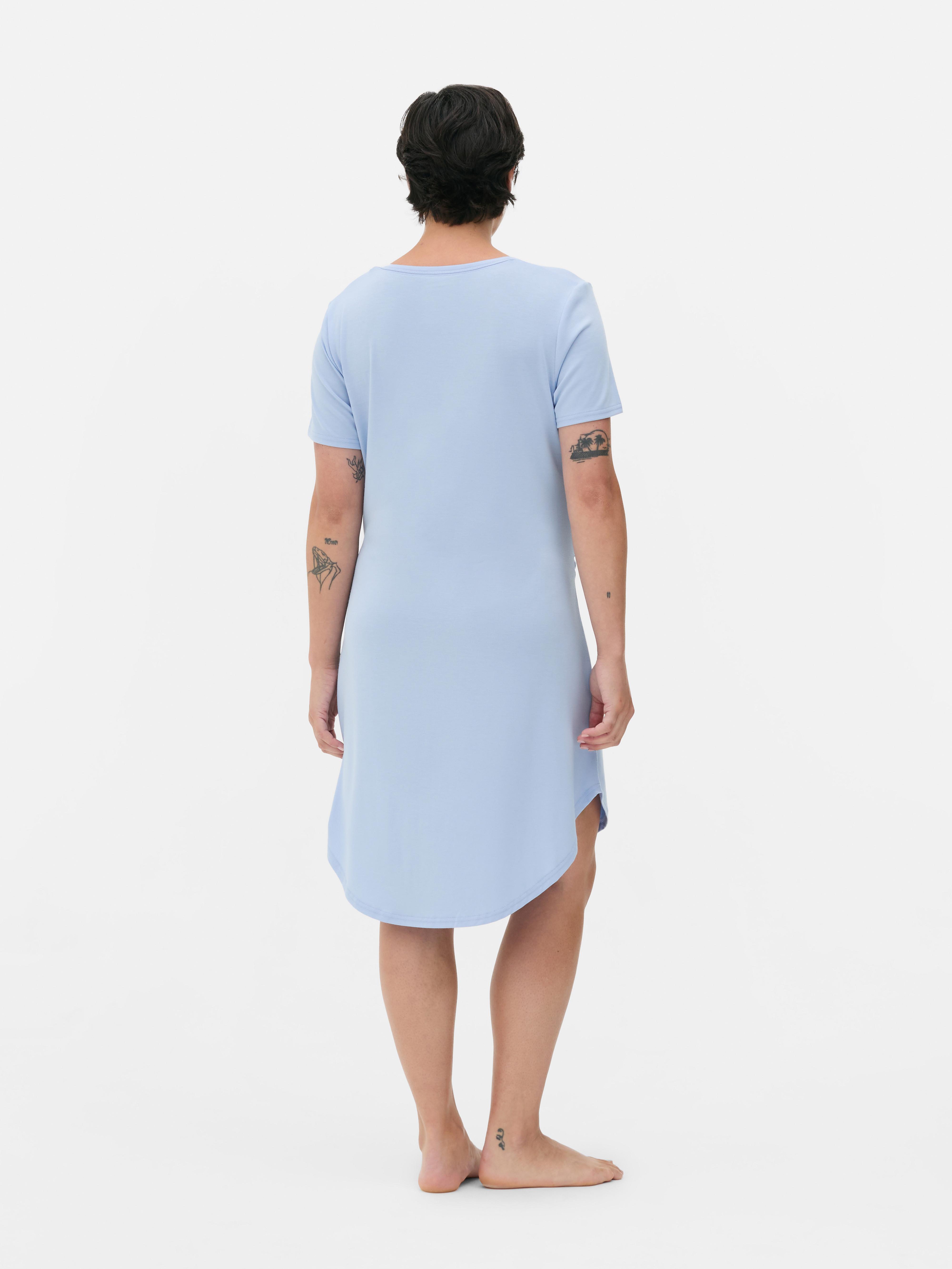 Camisón de premamá con bordado