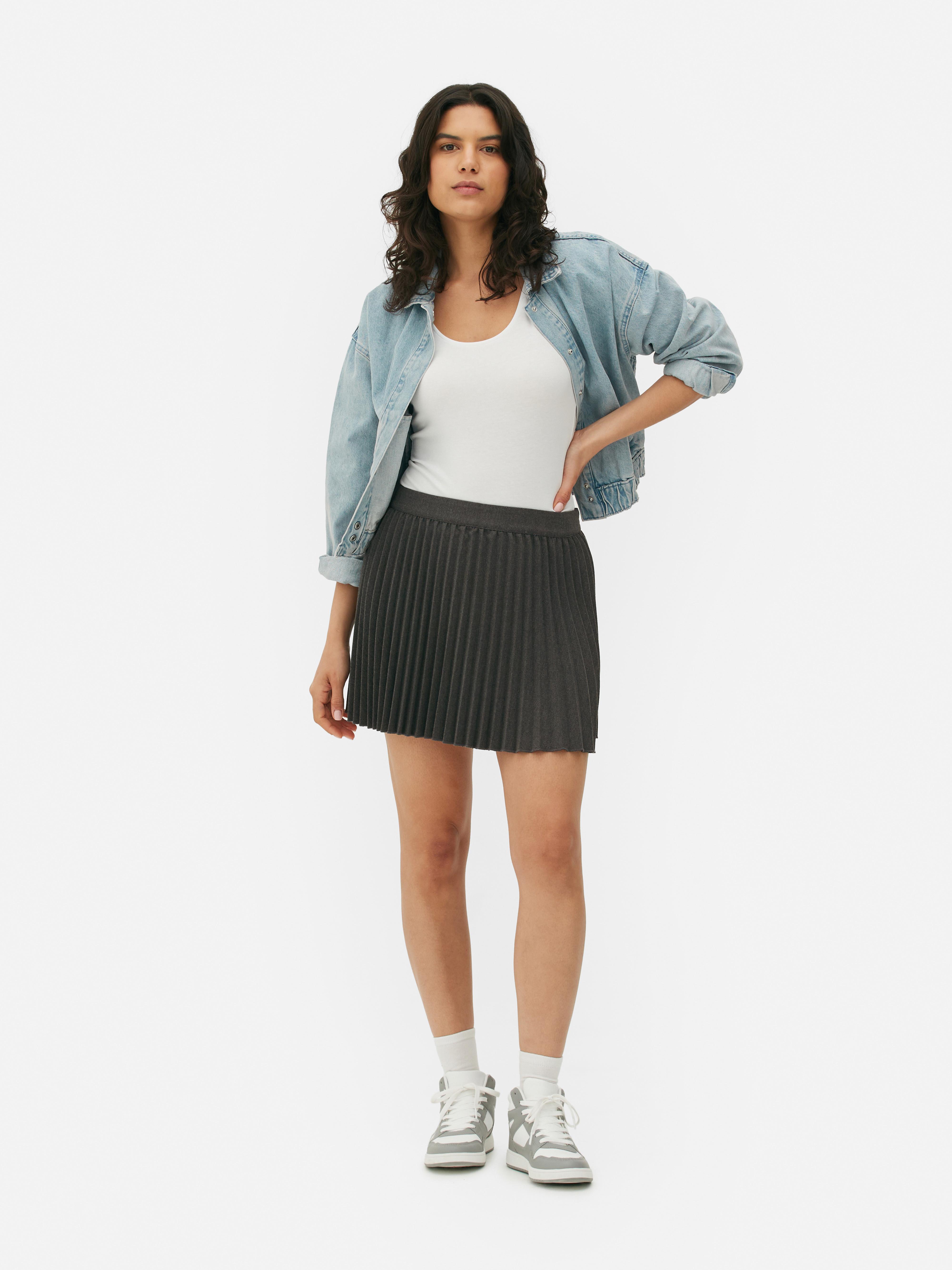 Black pleated skirt primark best sale