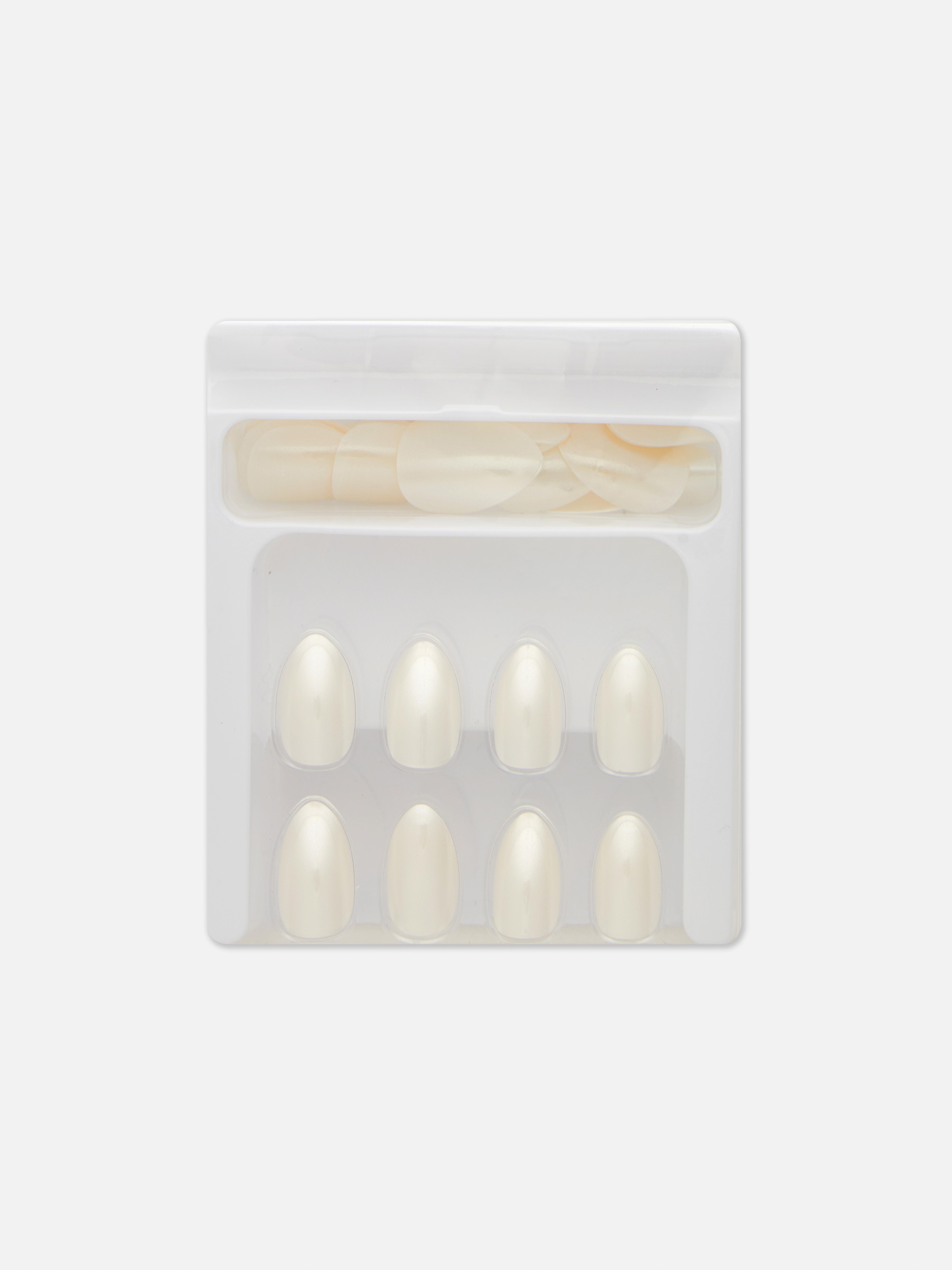 Uñas postizas almendradas esmaltadas de PS...