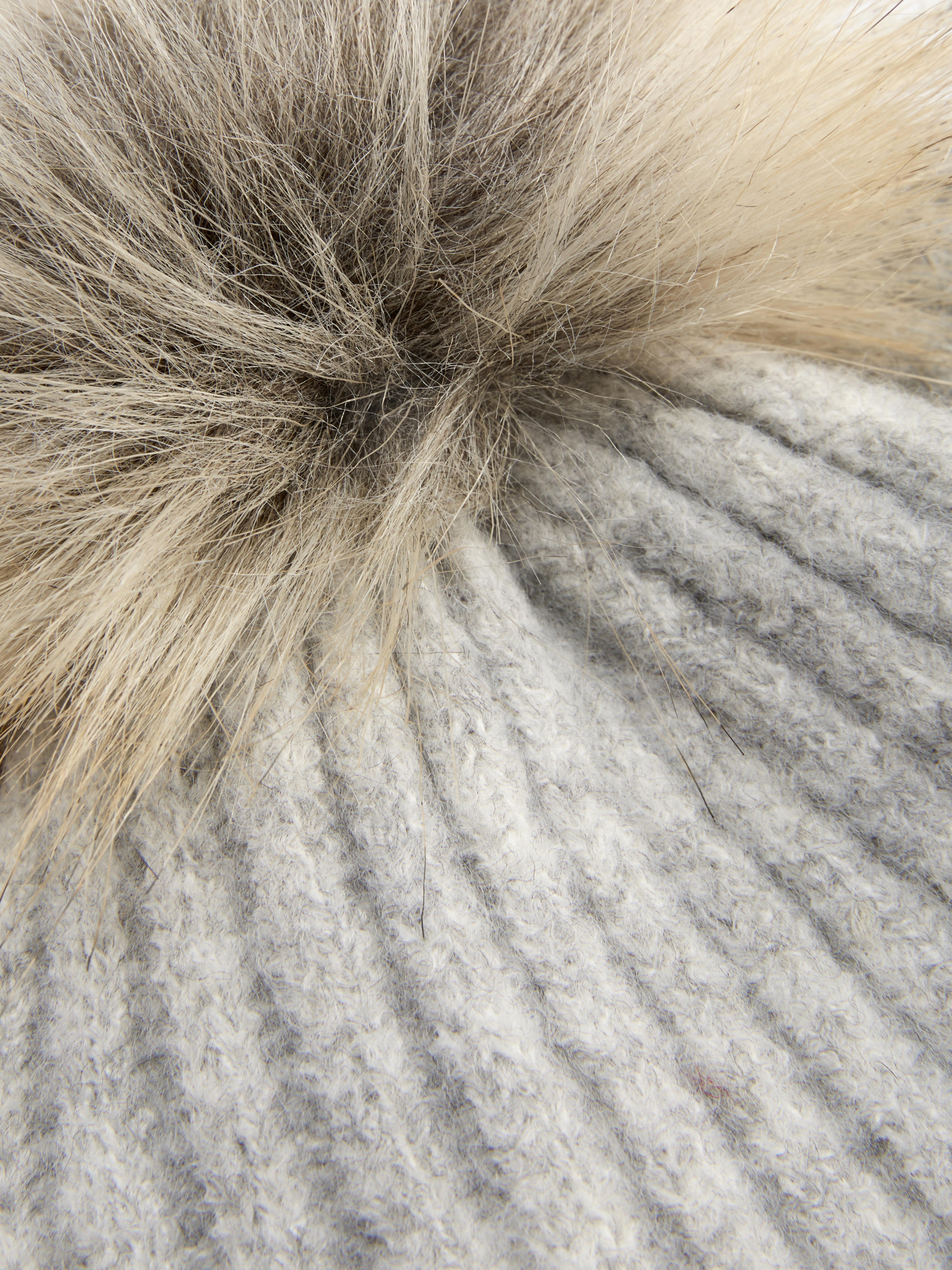 Ribbed Pom Pom Beanie Hat