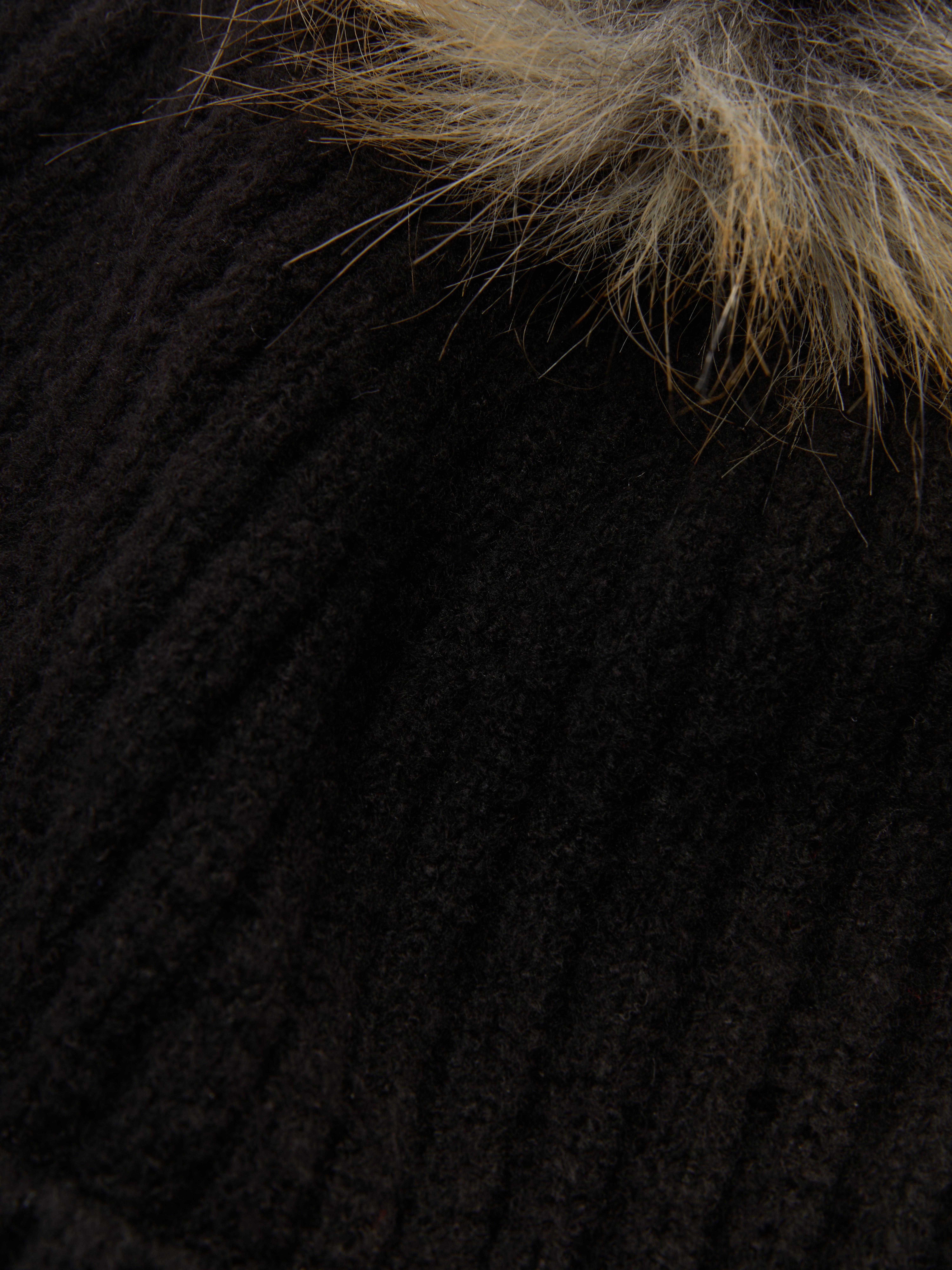 Gorro acanalado con pompón