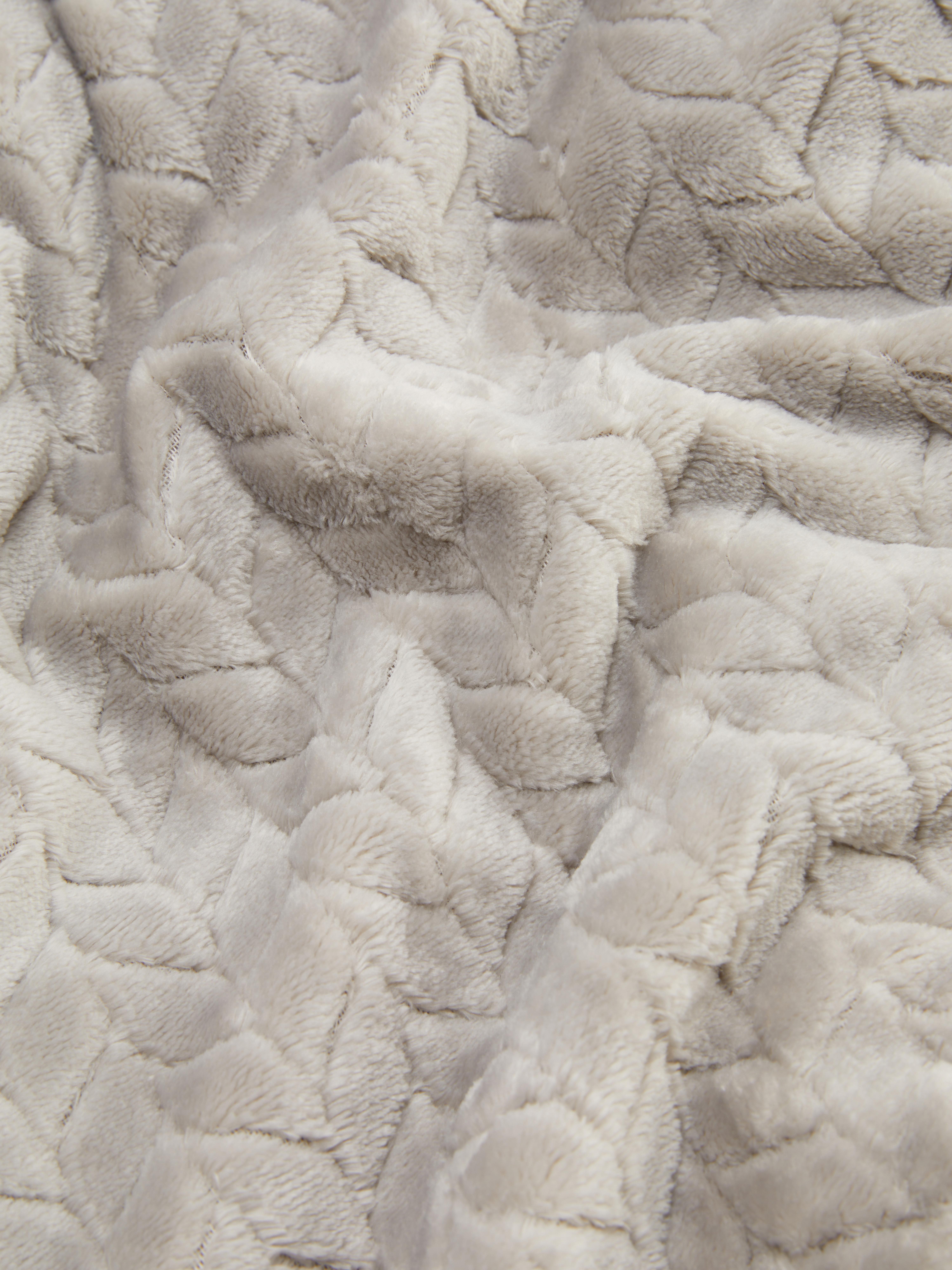 Super Soft Cable Knit Texture Throw