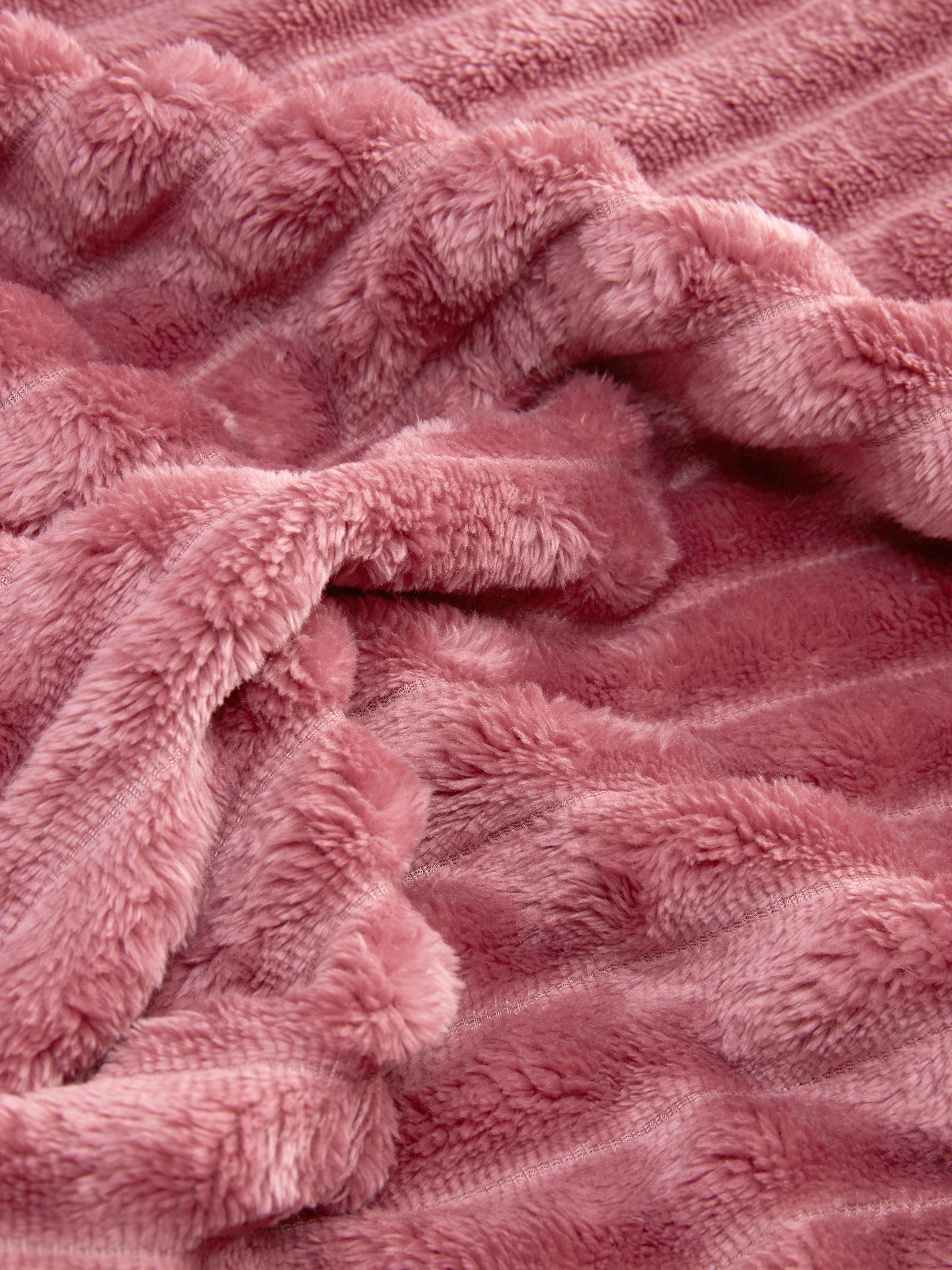 Super Soft Ribbed Plush Throw