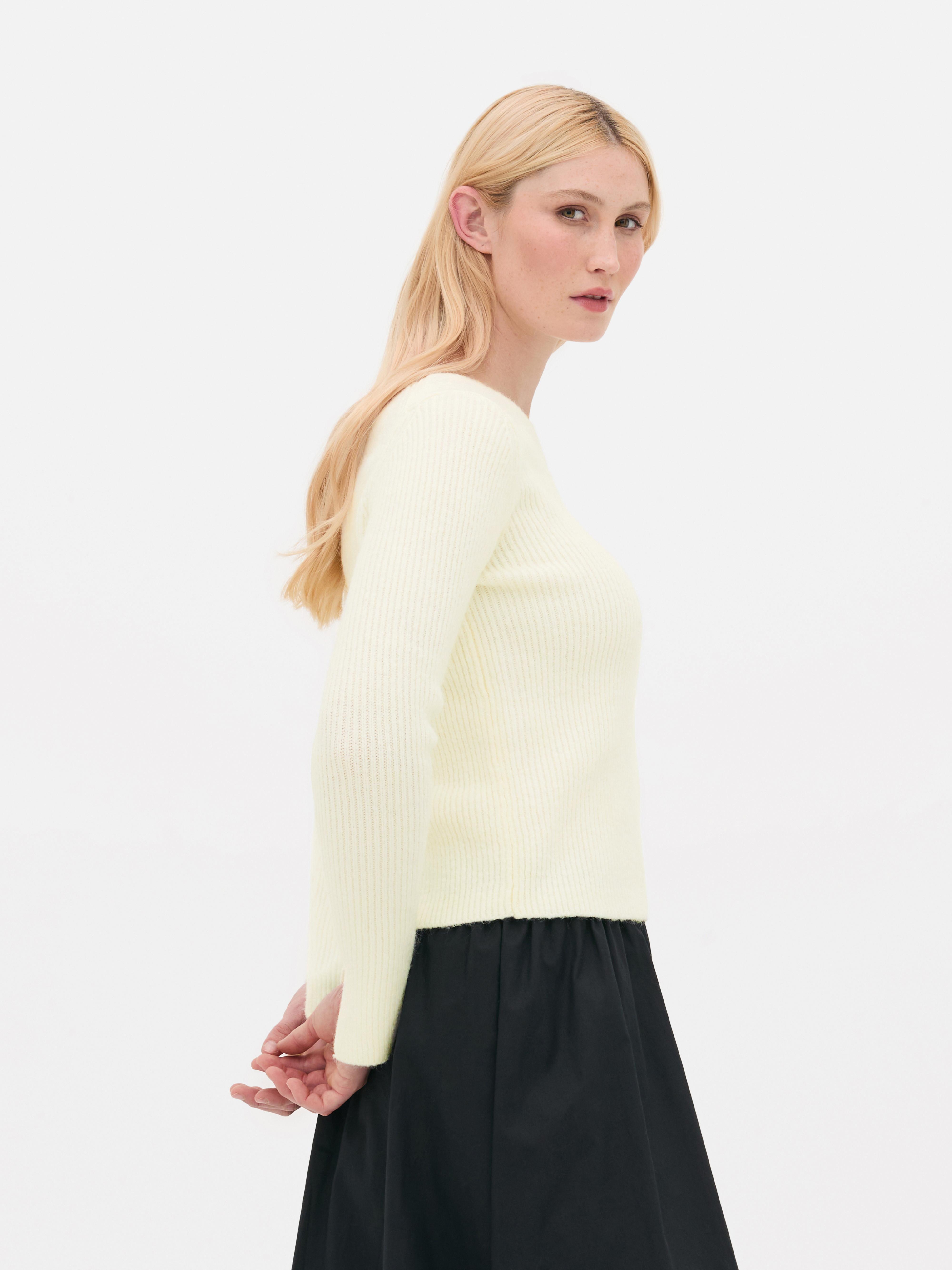 Gerippter Pullover mit U-Boot-Ausschnitt