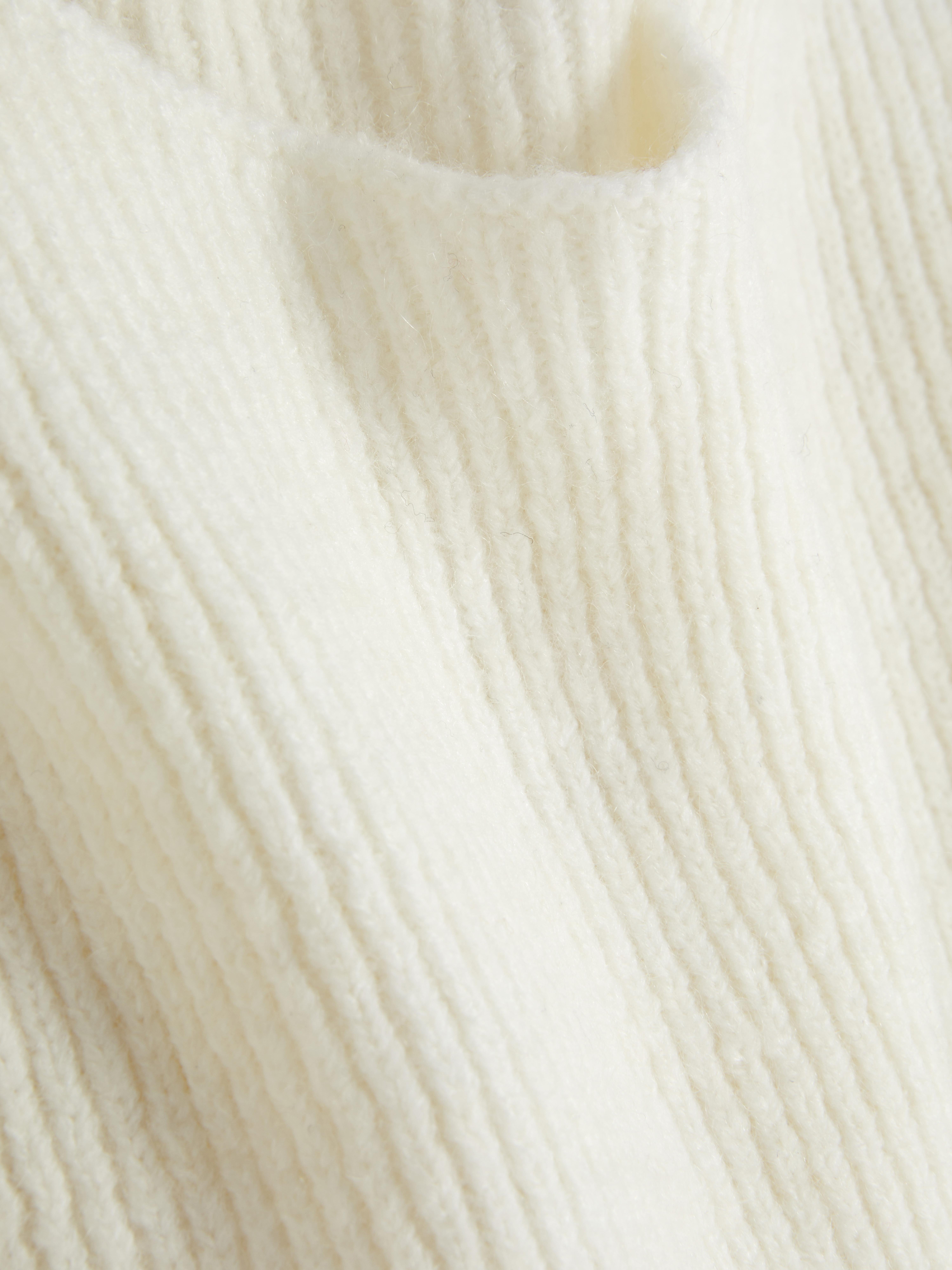 Gerippter Pullover mit U-Boot-Ausschnitt