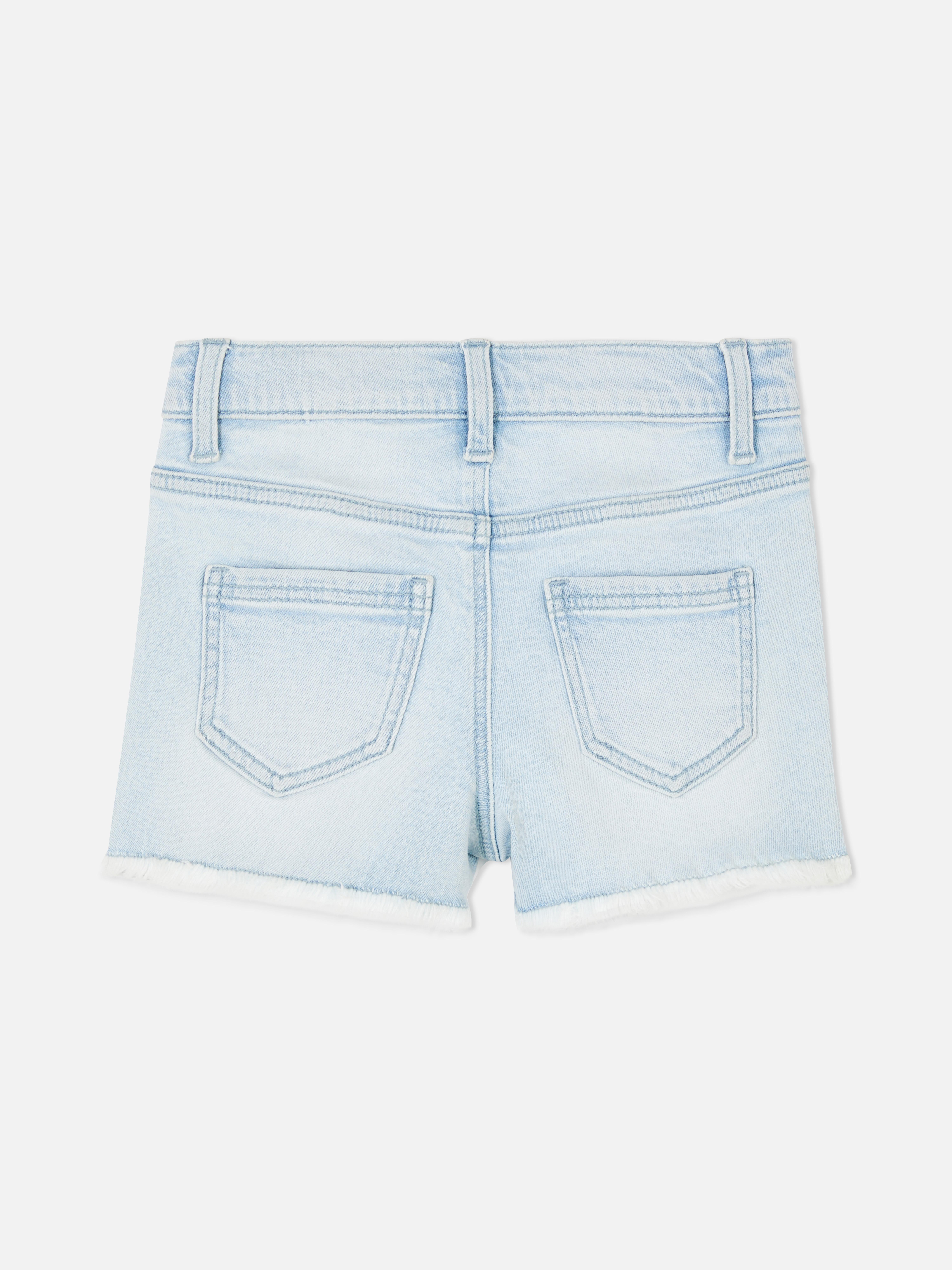 Jeansshorts mit ausgefranstem Saum