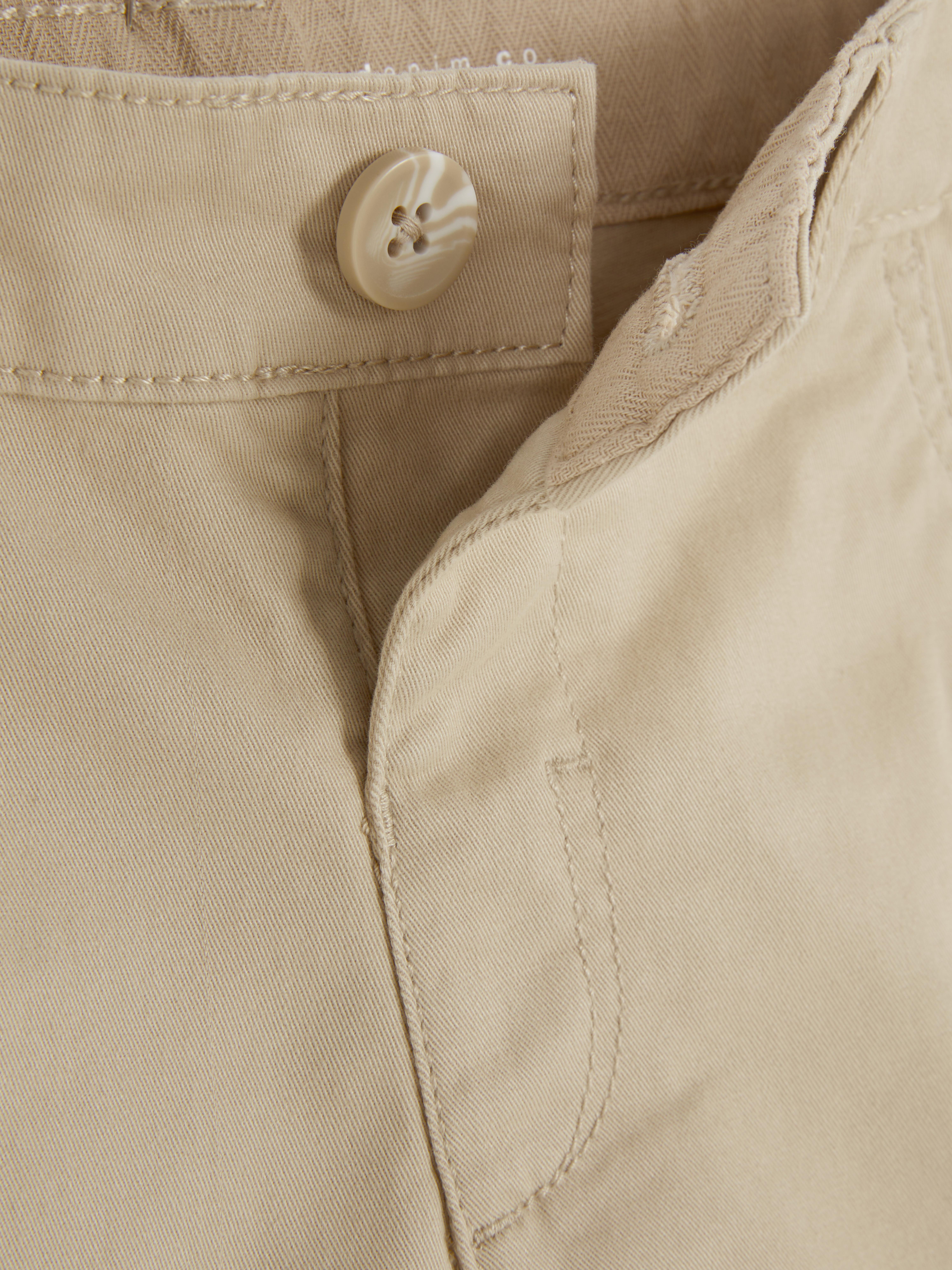Pantalones cortos de borde vuelto