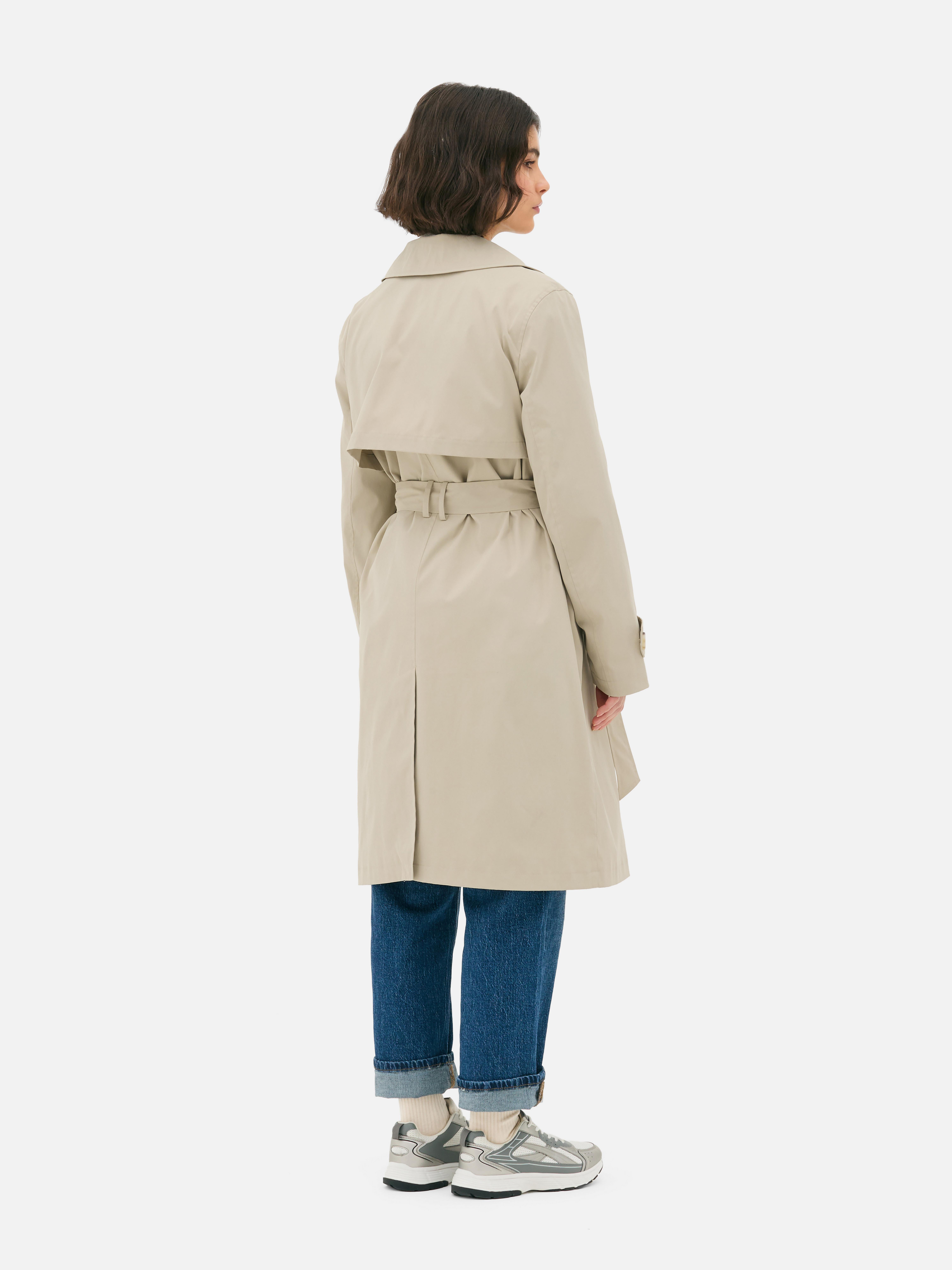 Gabardina de doble botonadura con cinturón
