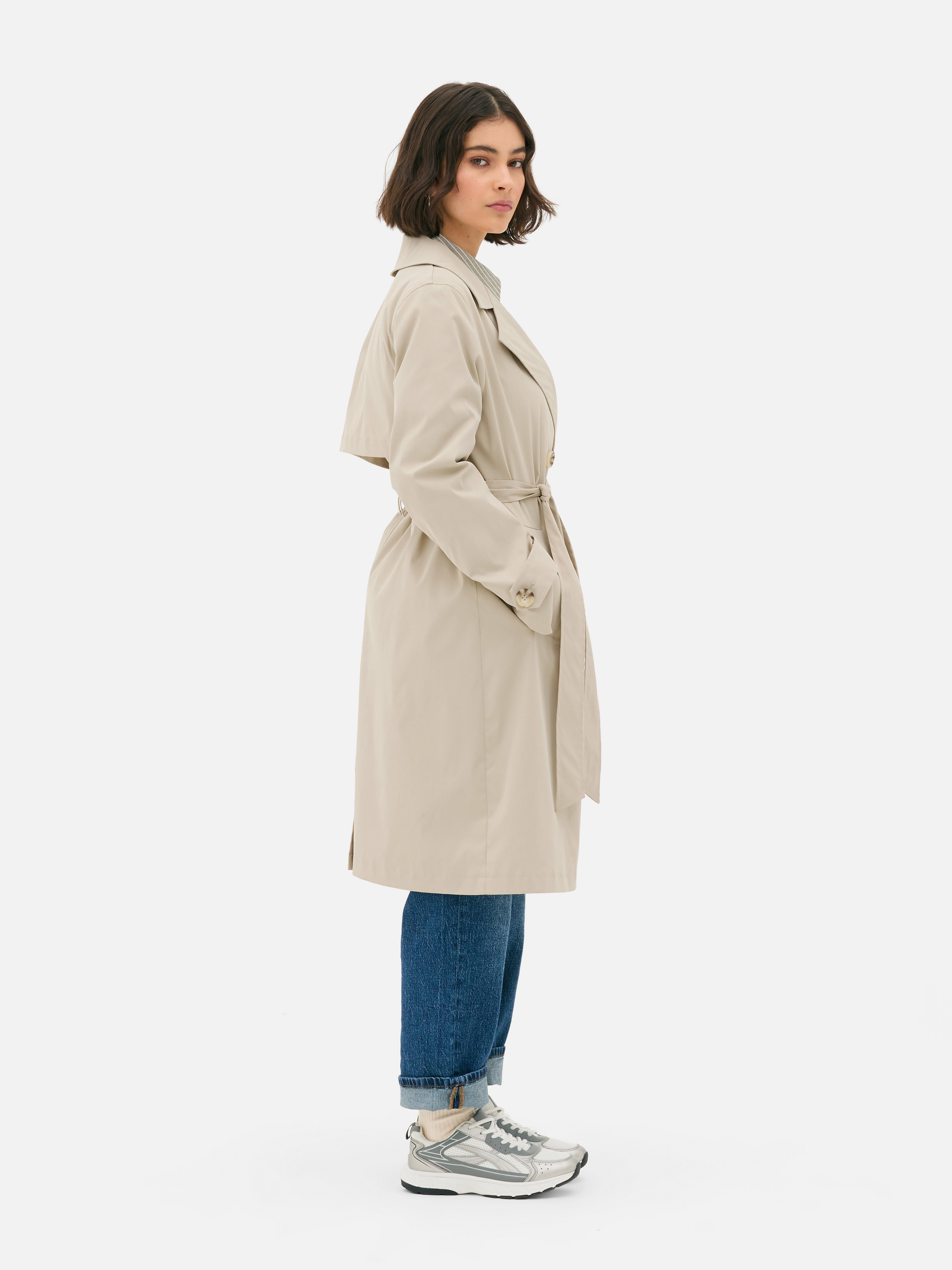 Gabardina de doble botonadura con cinturón