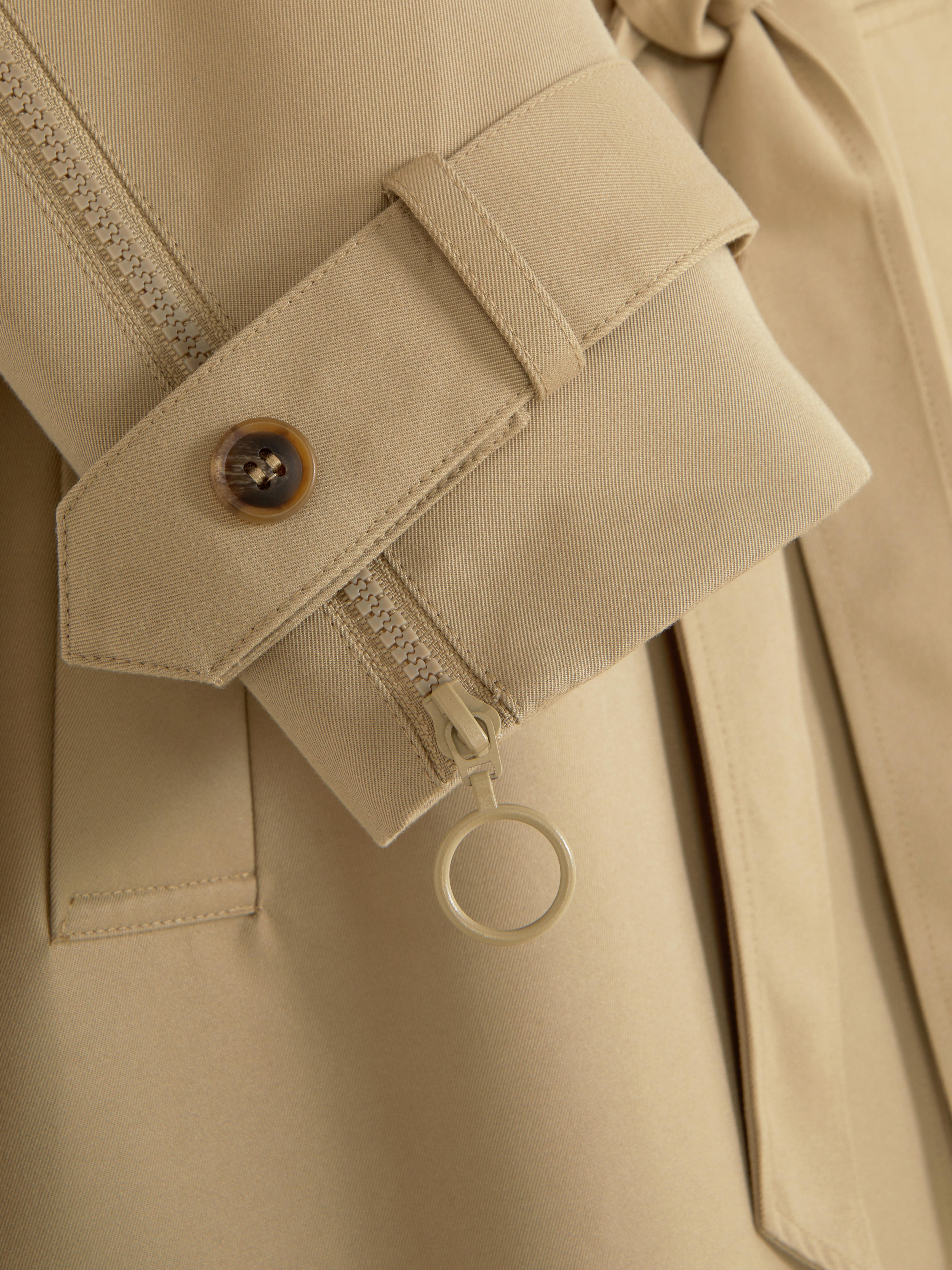 Adaptiver zweireihiger Trenchcoat