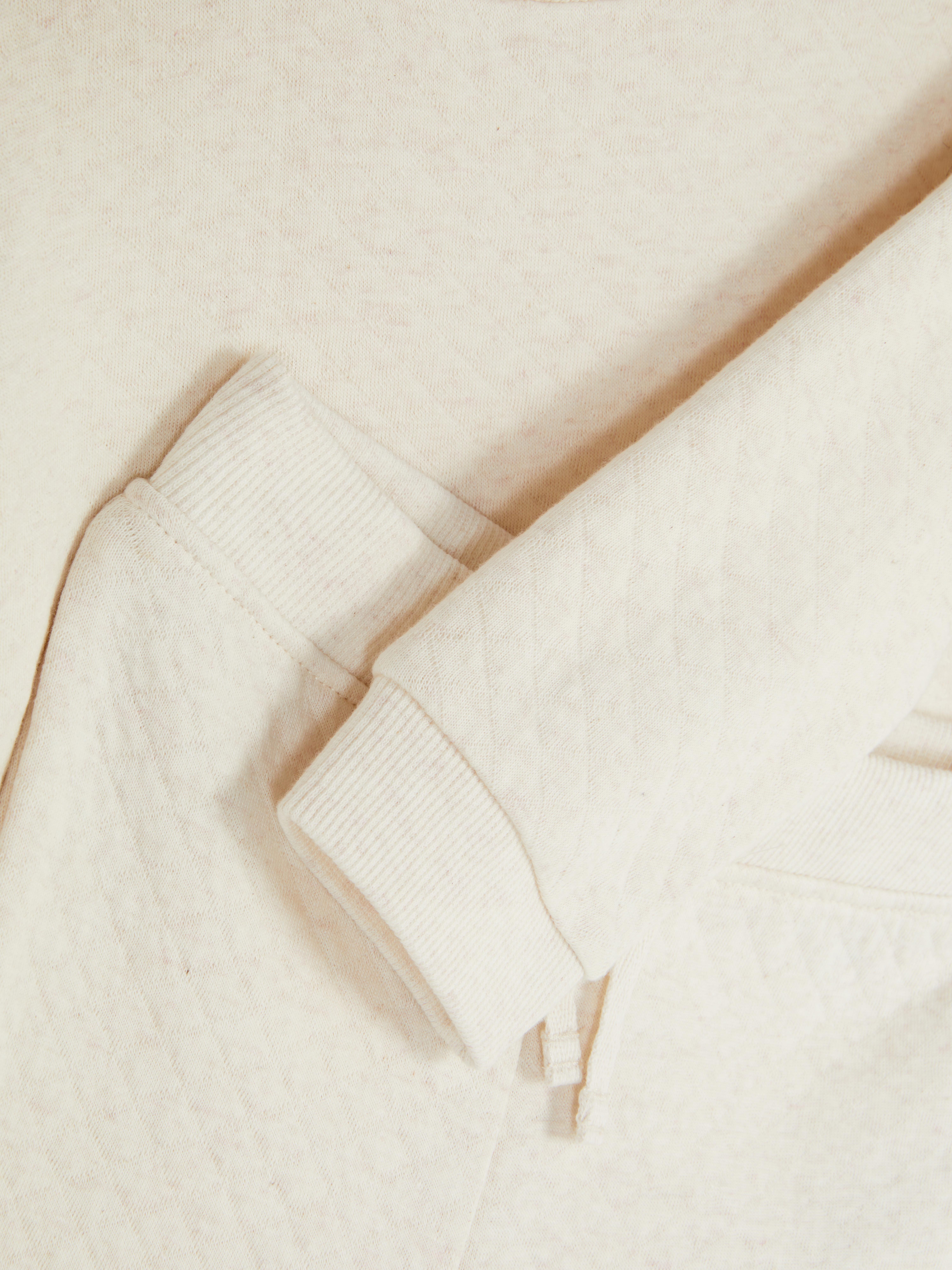 Zestaw z teksturowaną bluzą i spodniami dresowymi