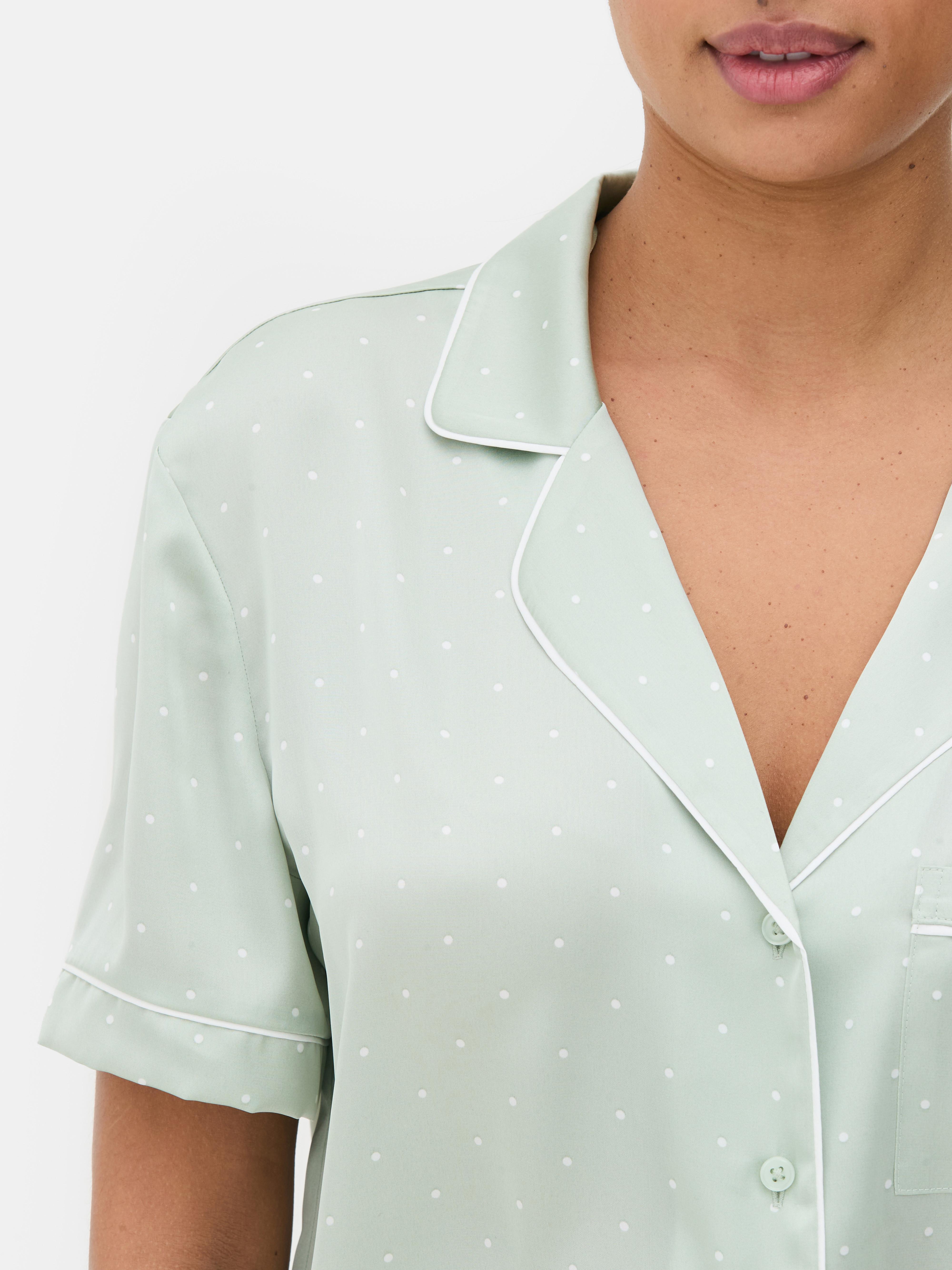 Satin-Schlafanzug mit Hemd und Shorts