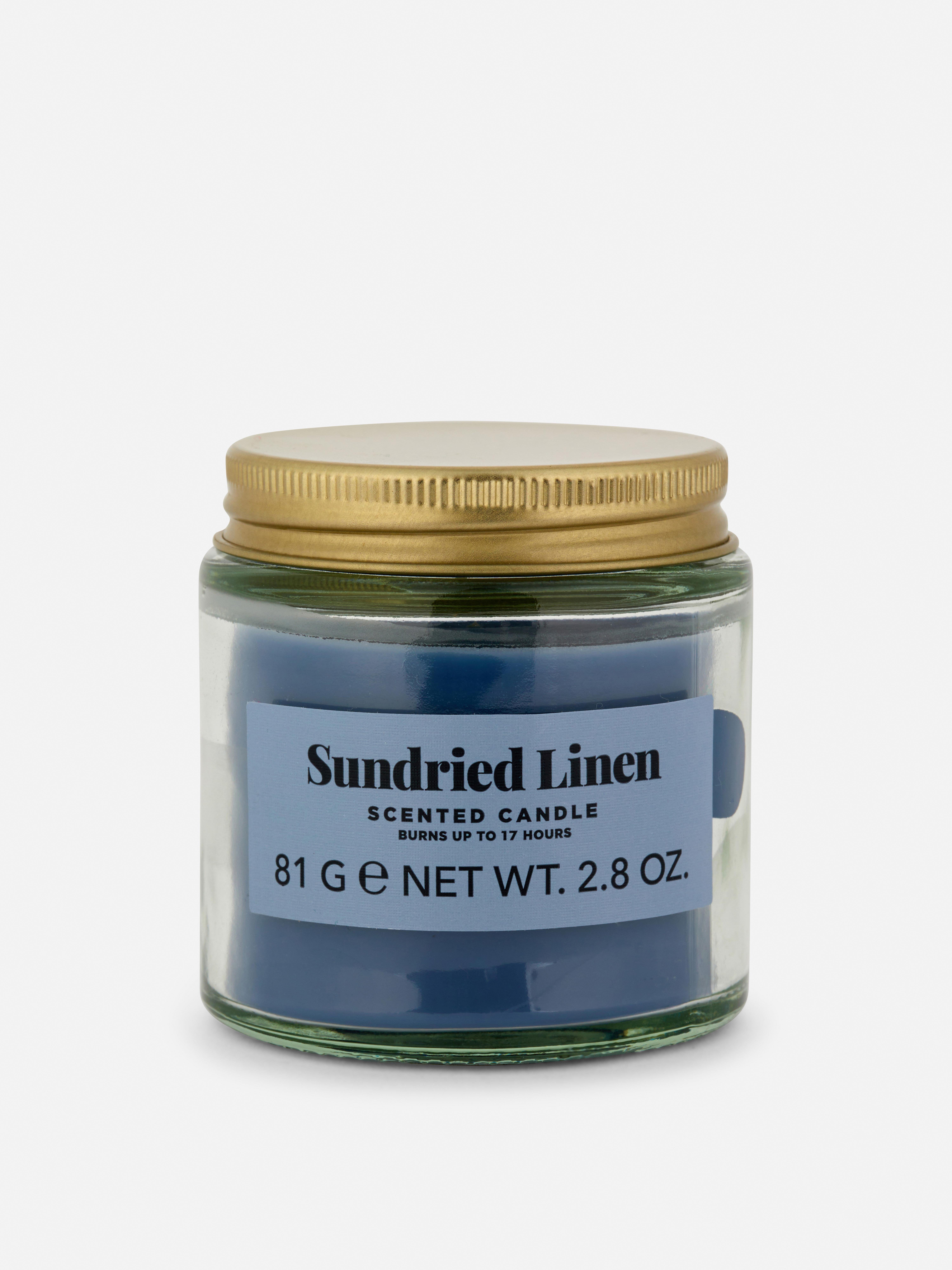 Bougie parfumée dans un petit pot à couvercle