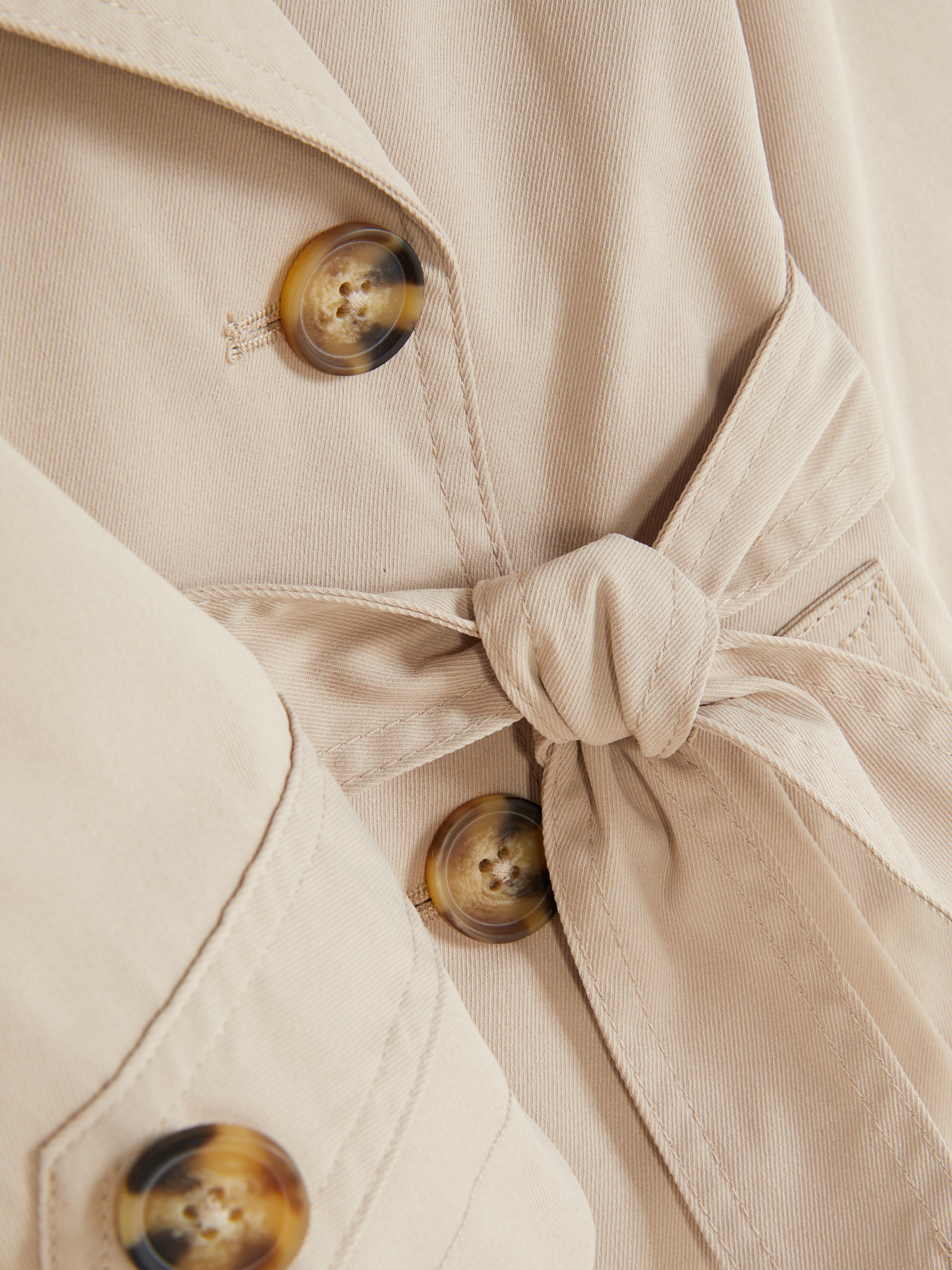 Klassischer zweireihiger Trenchcoat