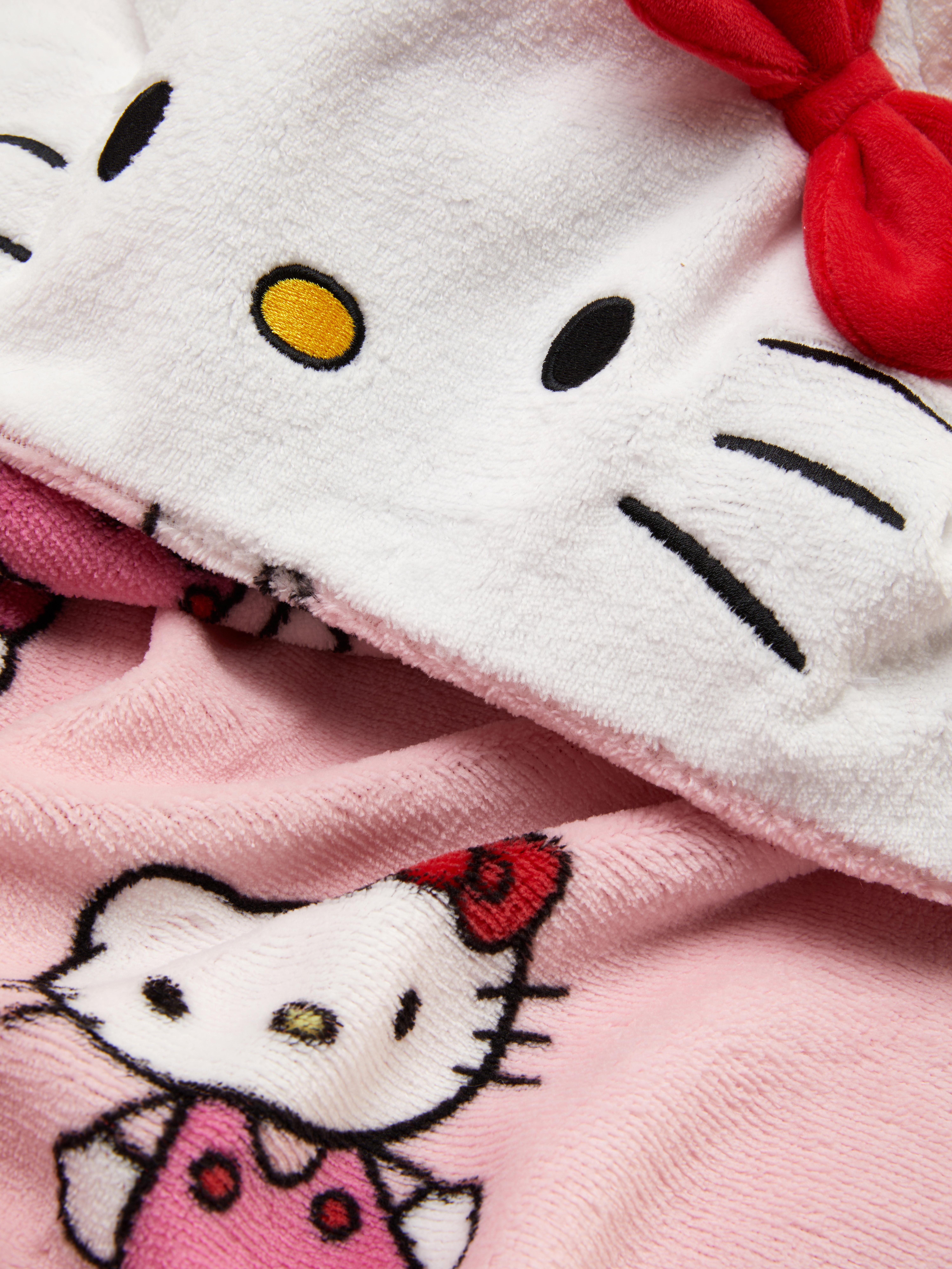Koc z kapturem z motywem Hello Kitty