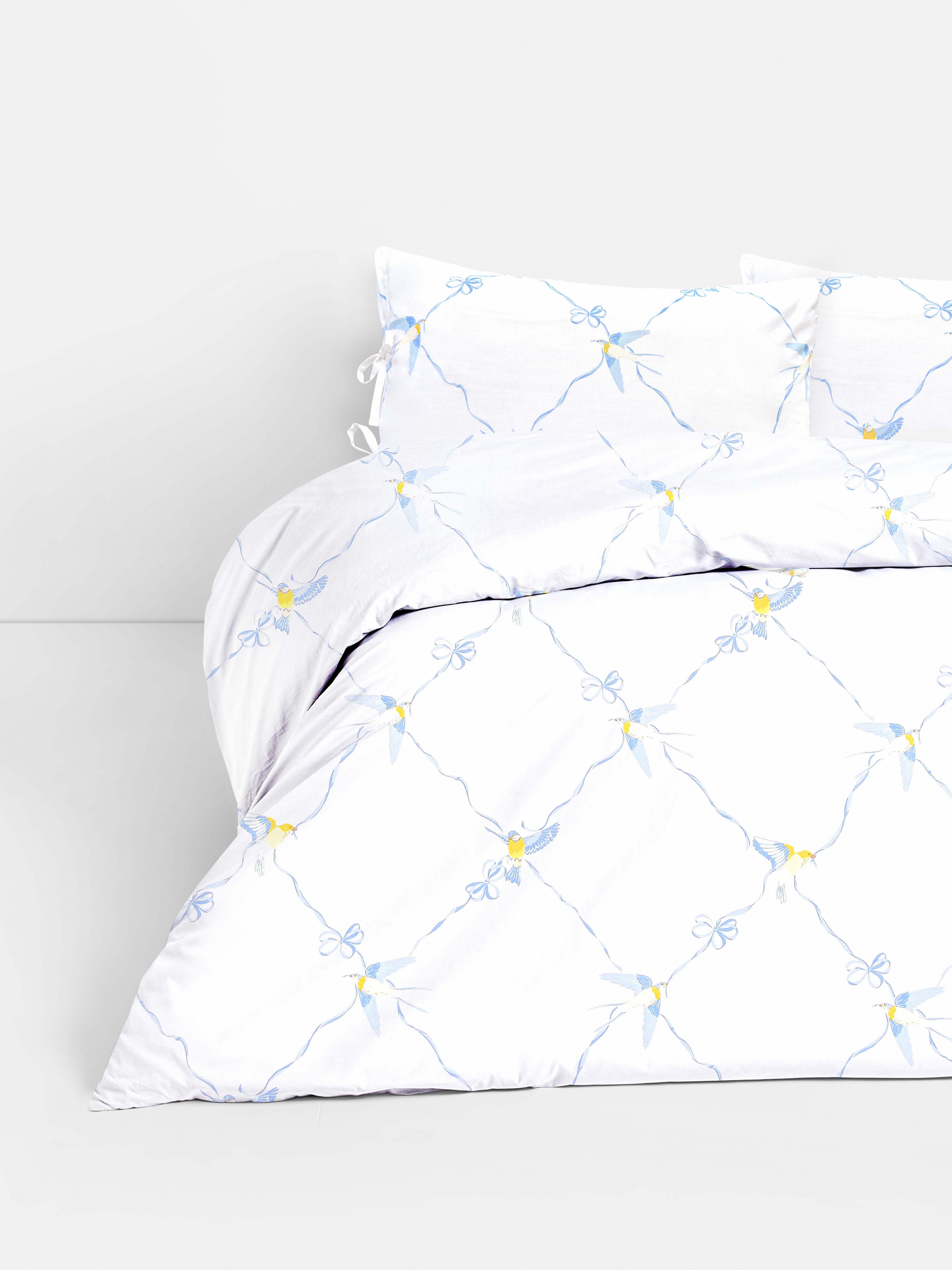 Parure de lit king size motif hirondelles et rubans