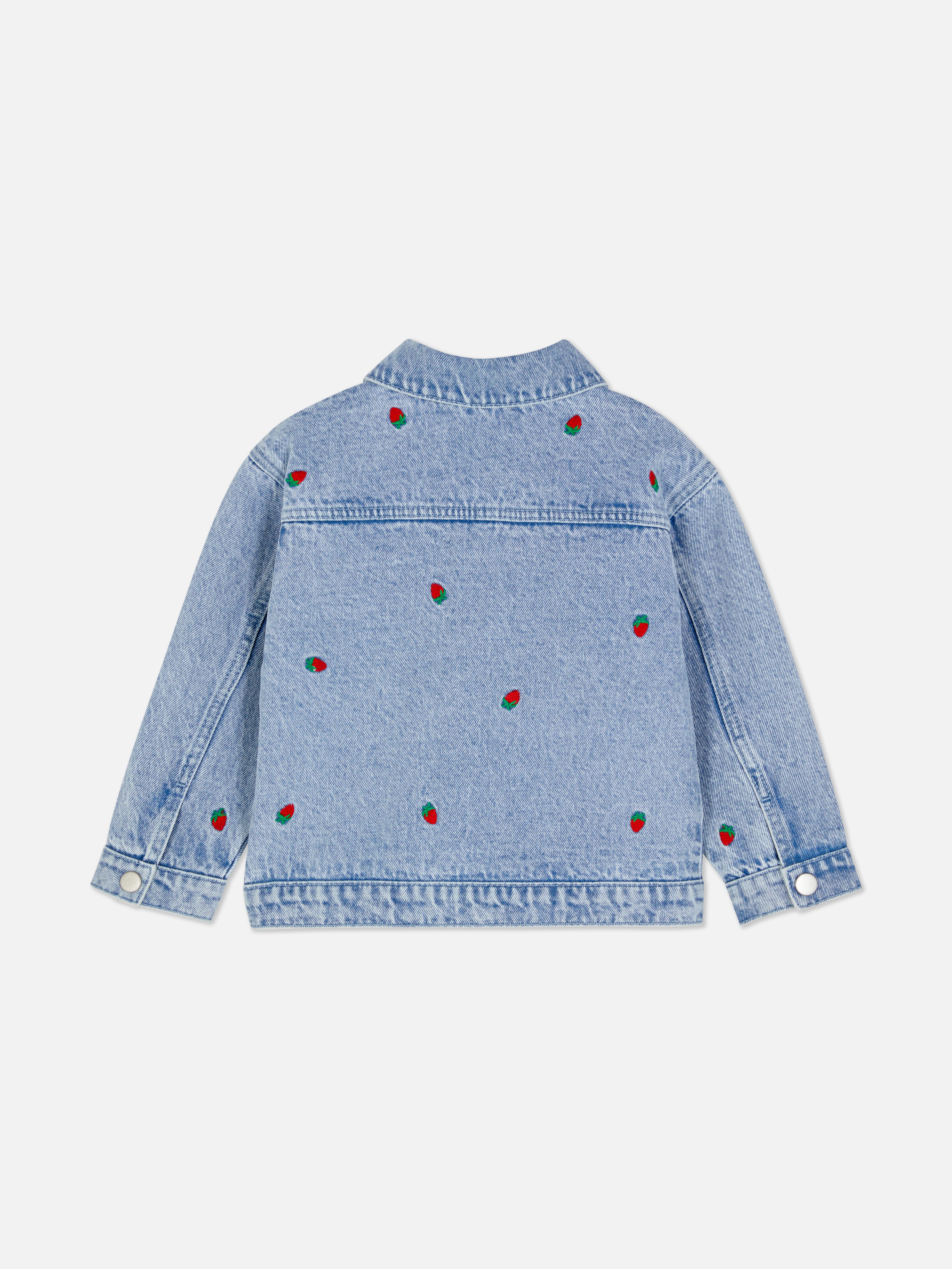 Chaqueta vaquera con fresas bordadas
