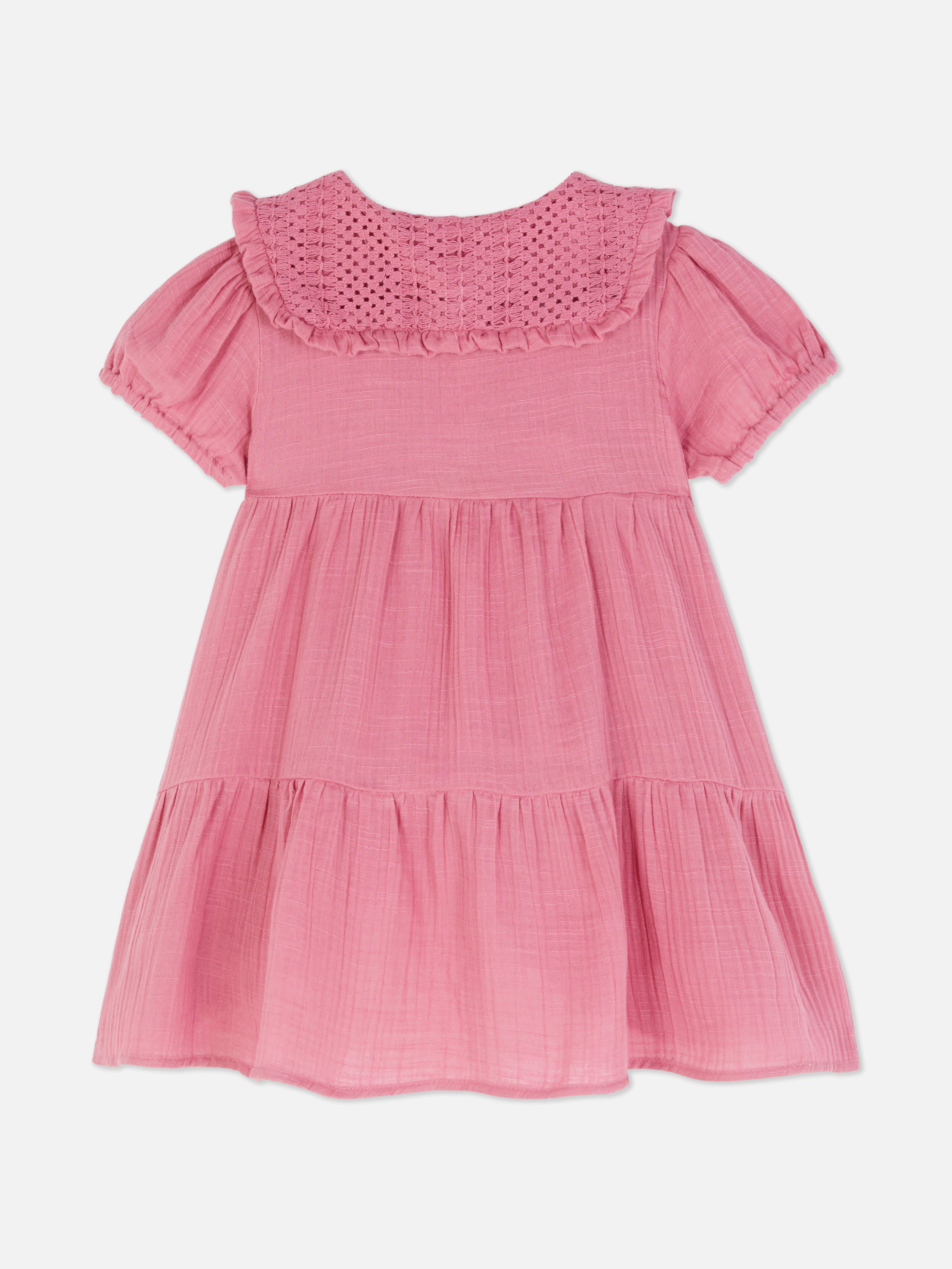 Gestuftes Kleid mit Häkelkragen