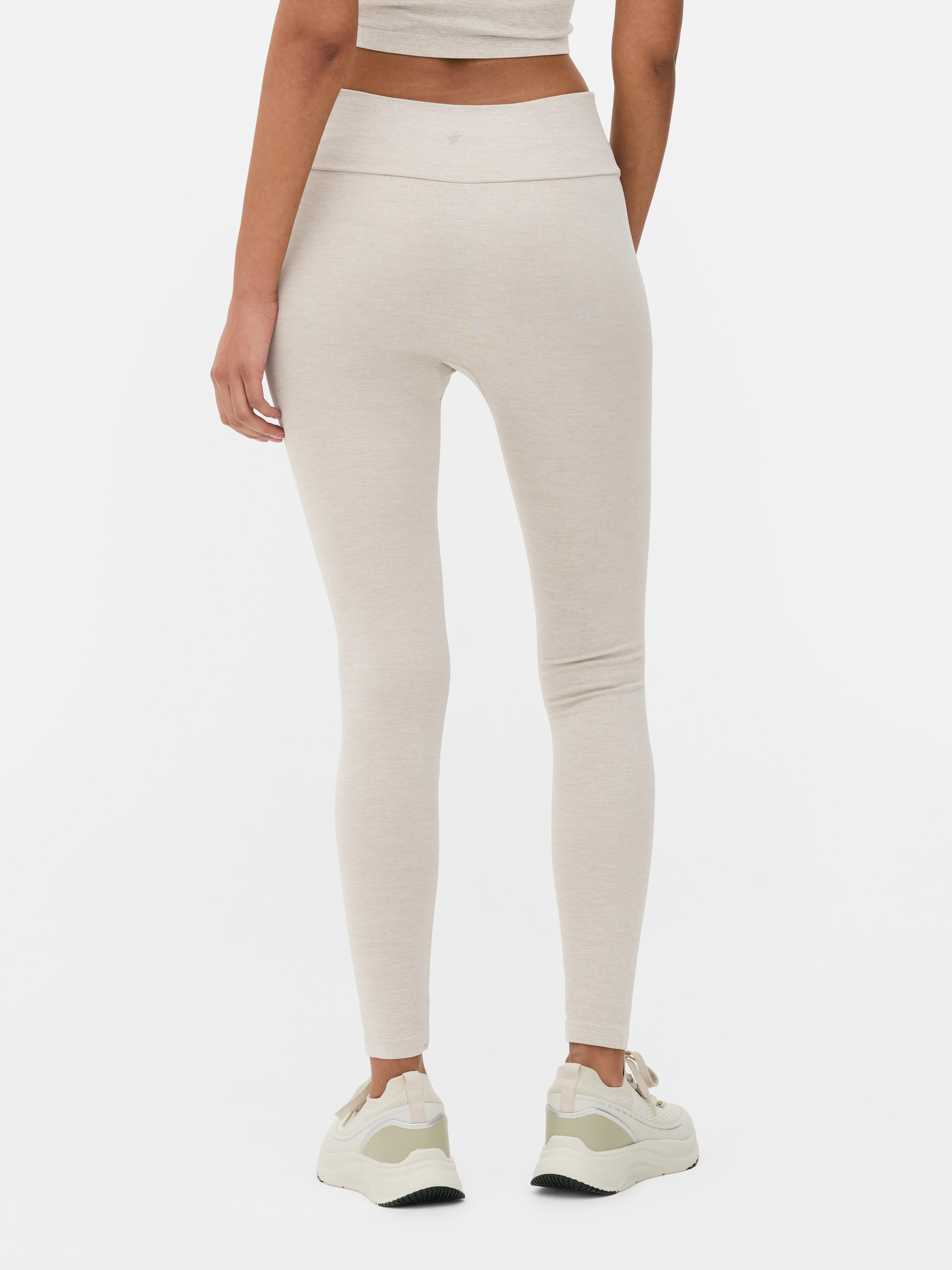 Varrásmentes leggings V-alakban kivágott derékrésszel