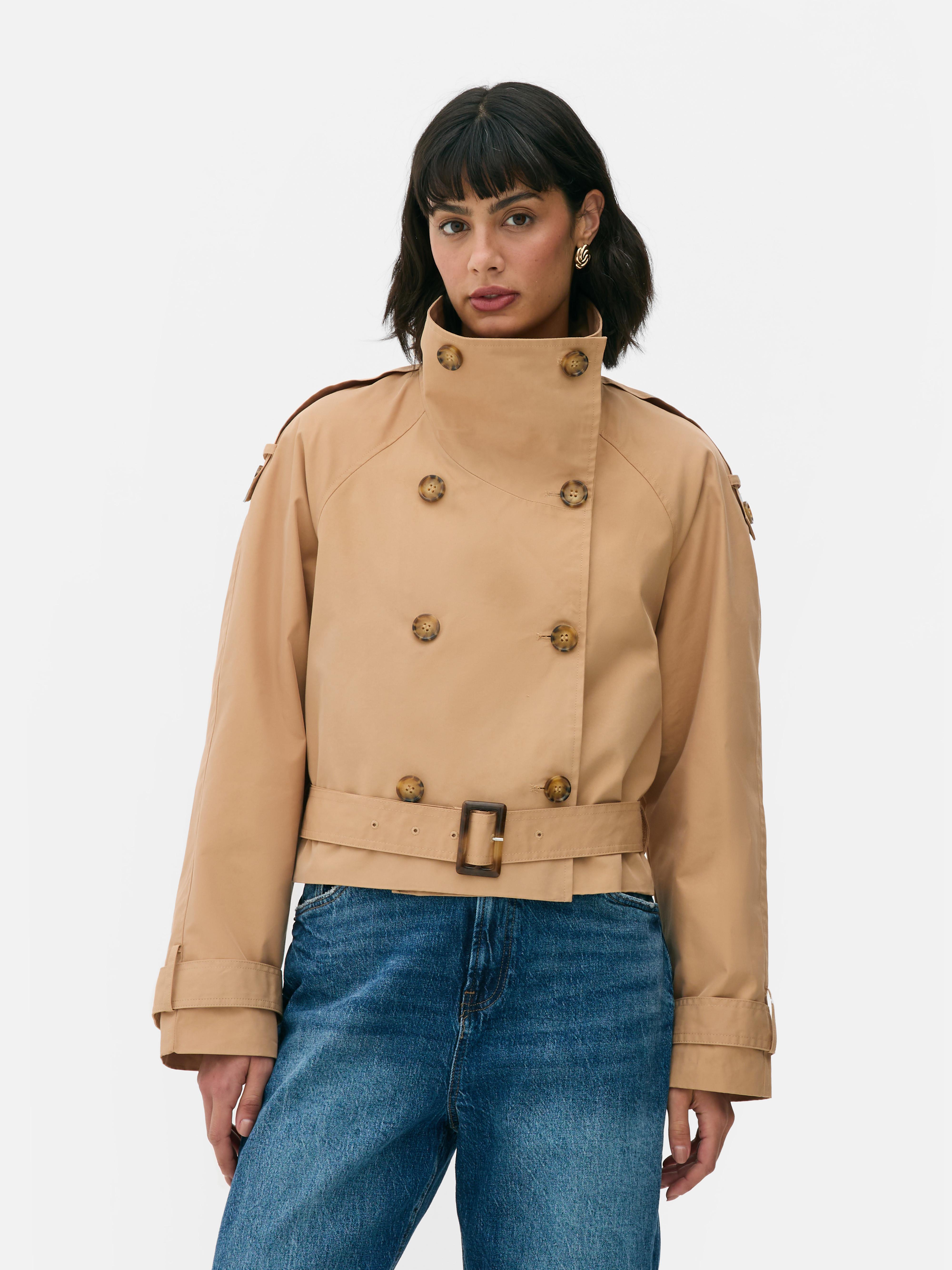 Gabardina corta con cinturón