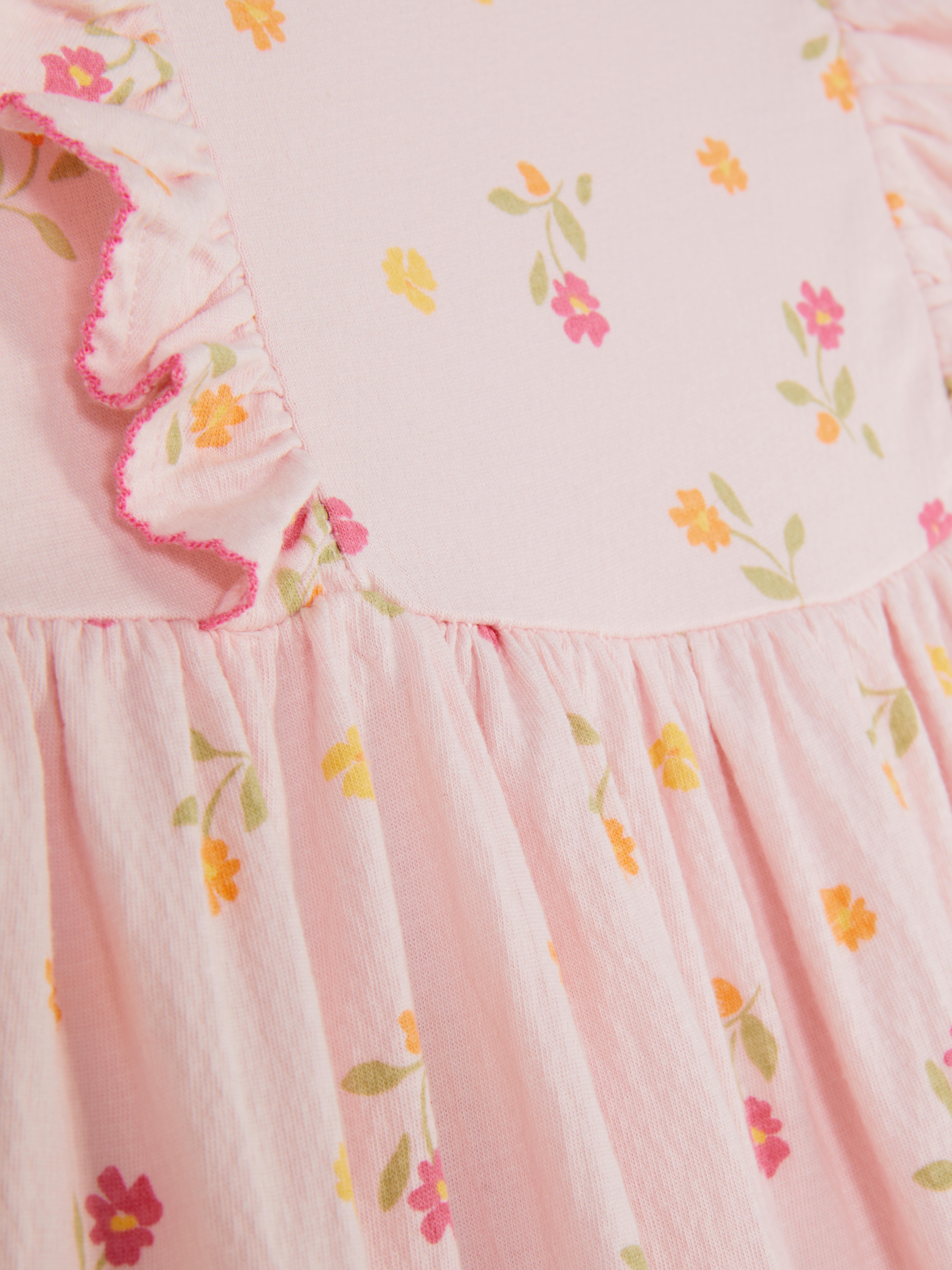 Peto con detalles de volantes