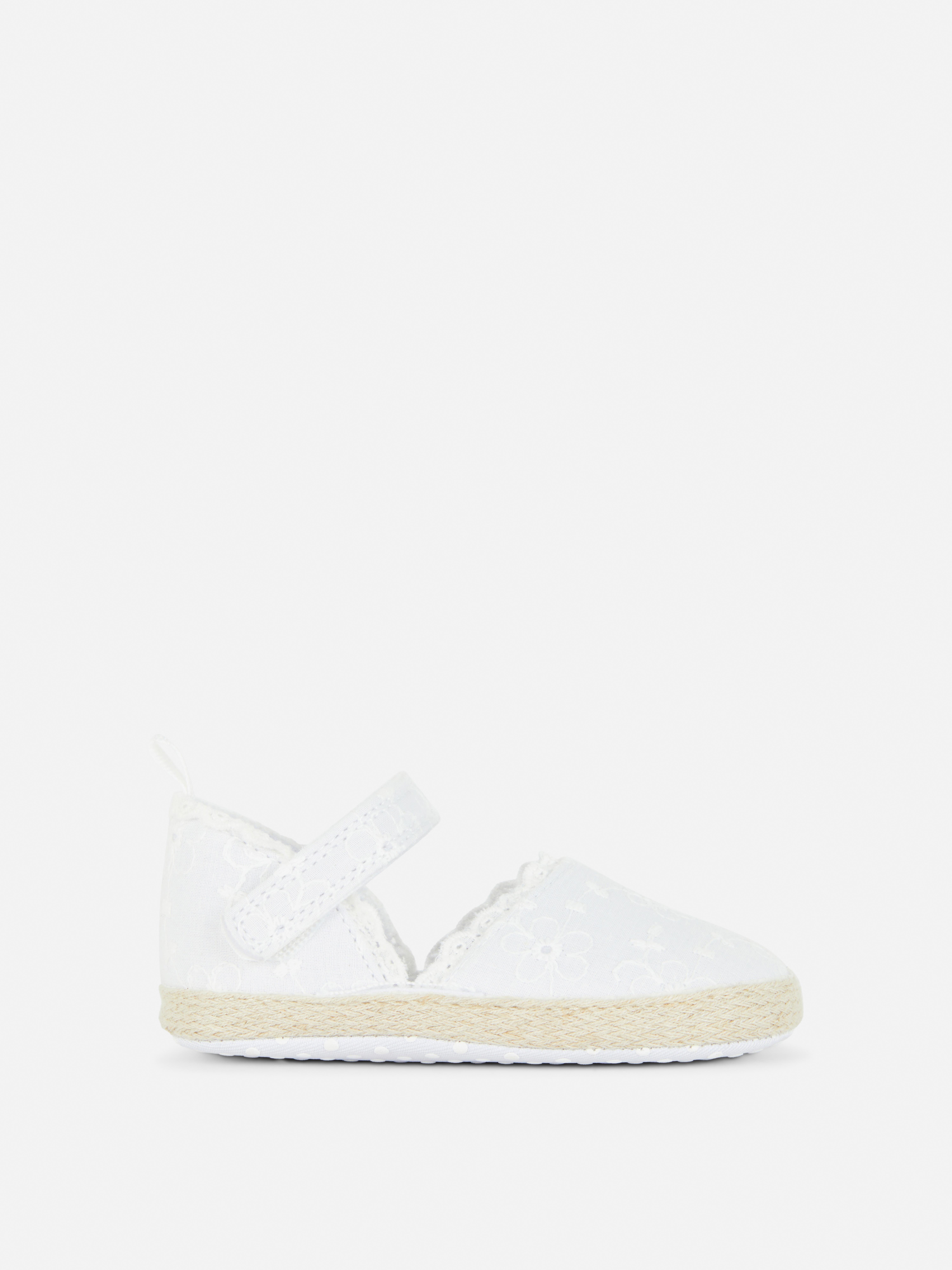 Espadrilles met broderie anglaise
