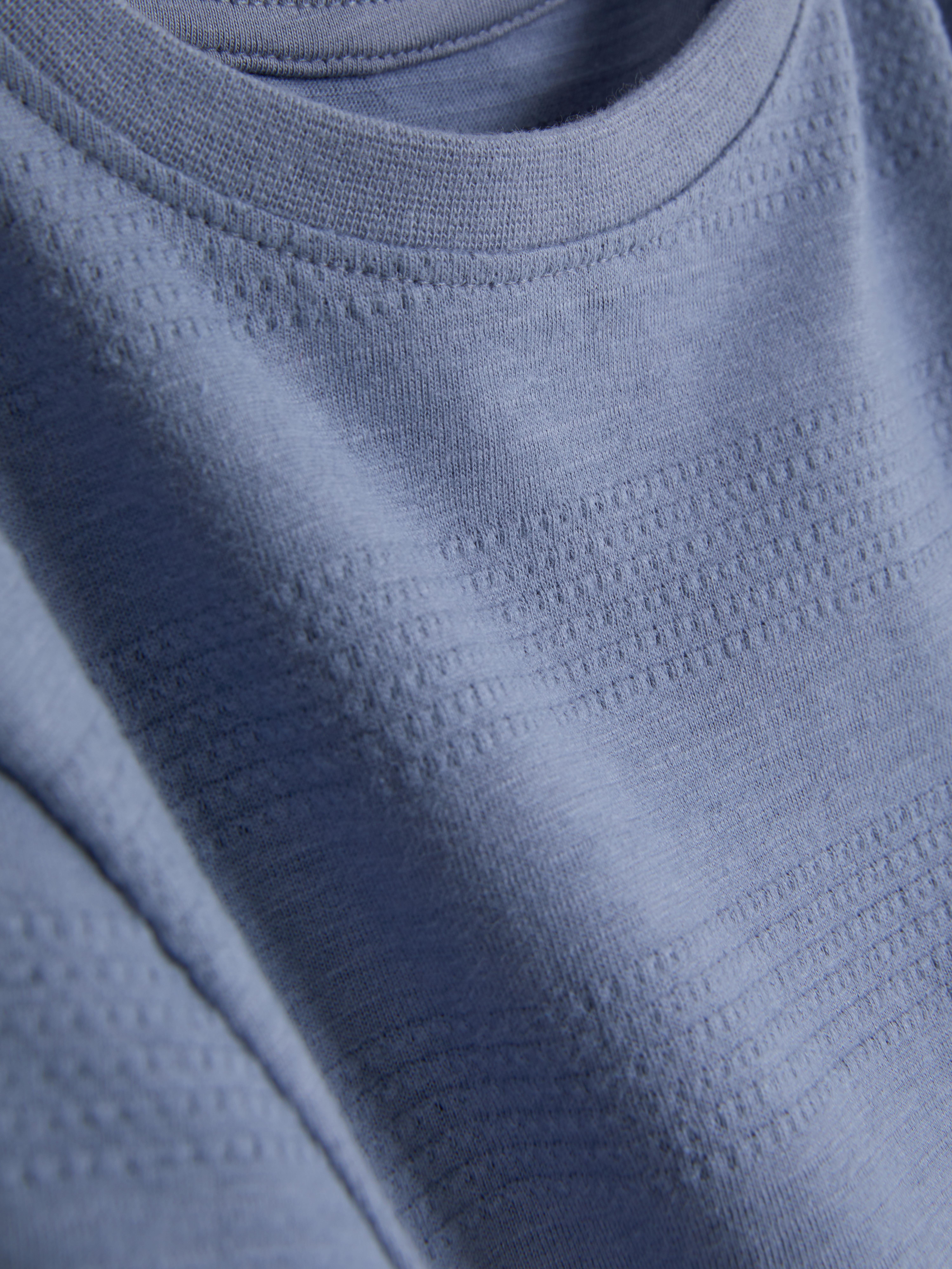 Camiseta de manga corta con textura y cuello redondo