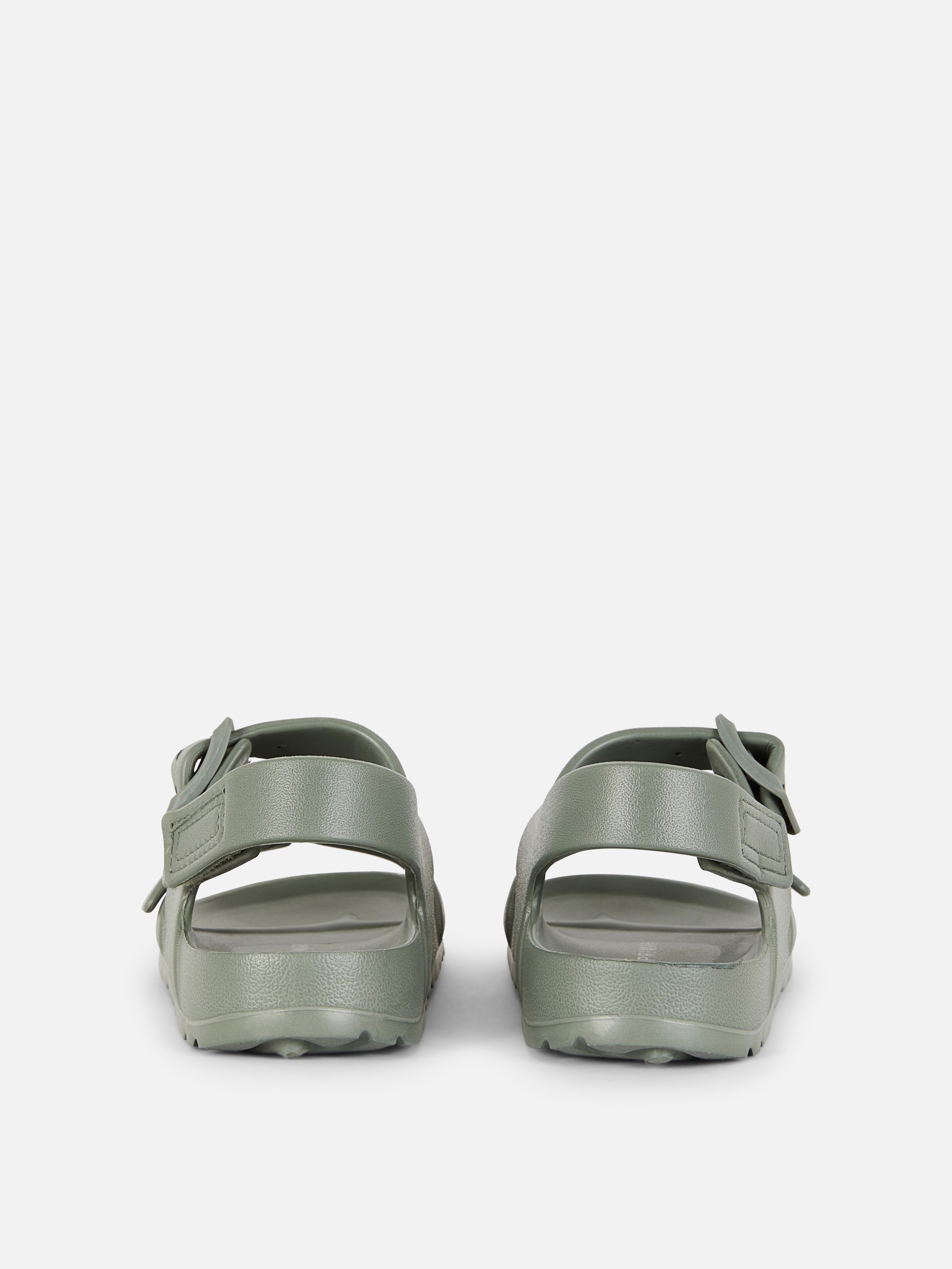 Sandalen mit zwei Schnallen und Klettverschluss