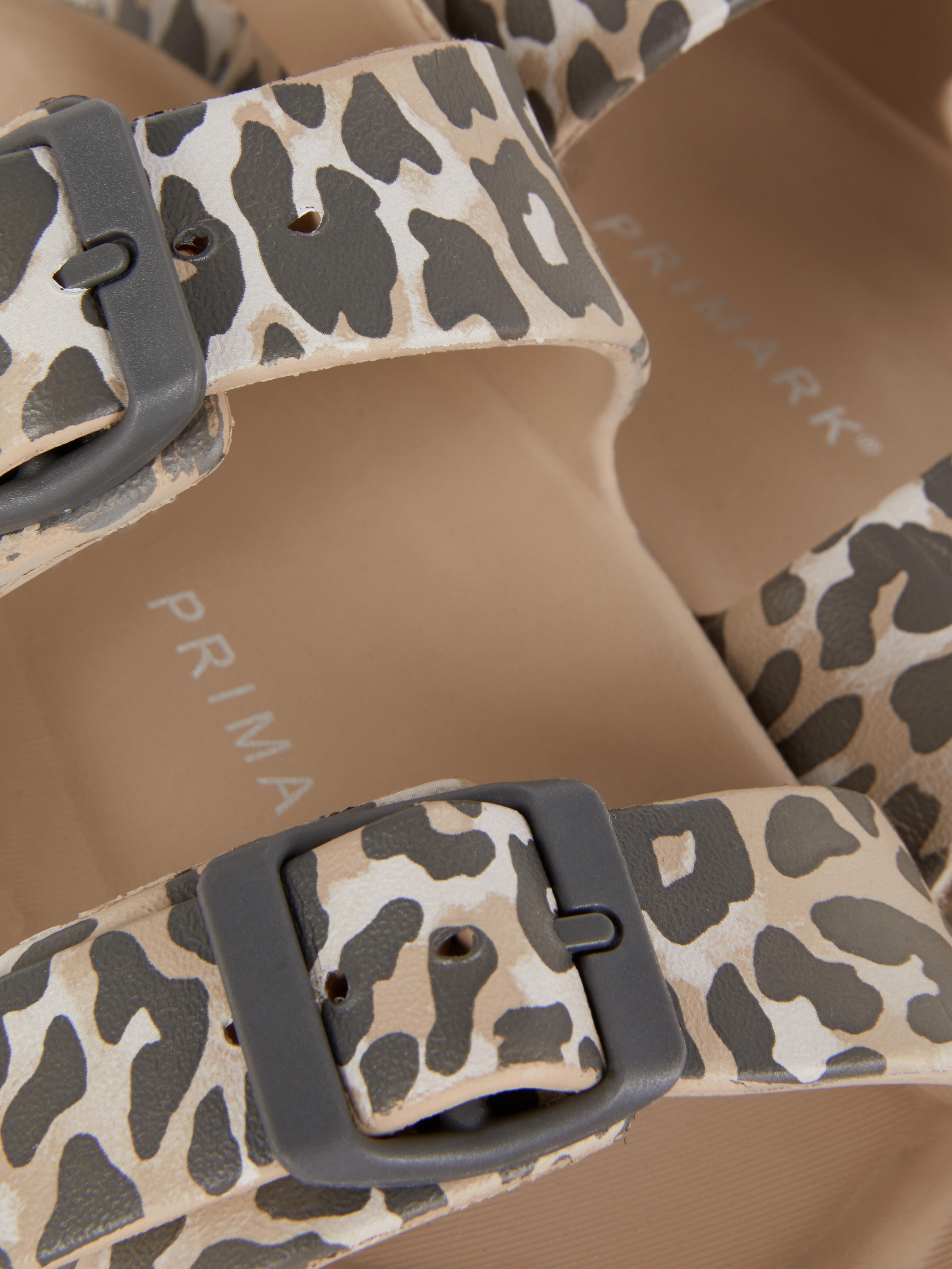 Sandali leopardati con doppia fascia
