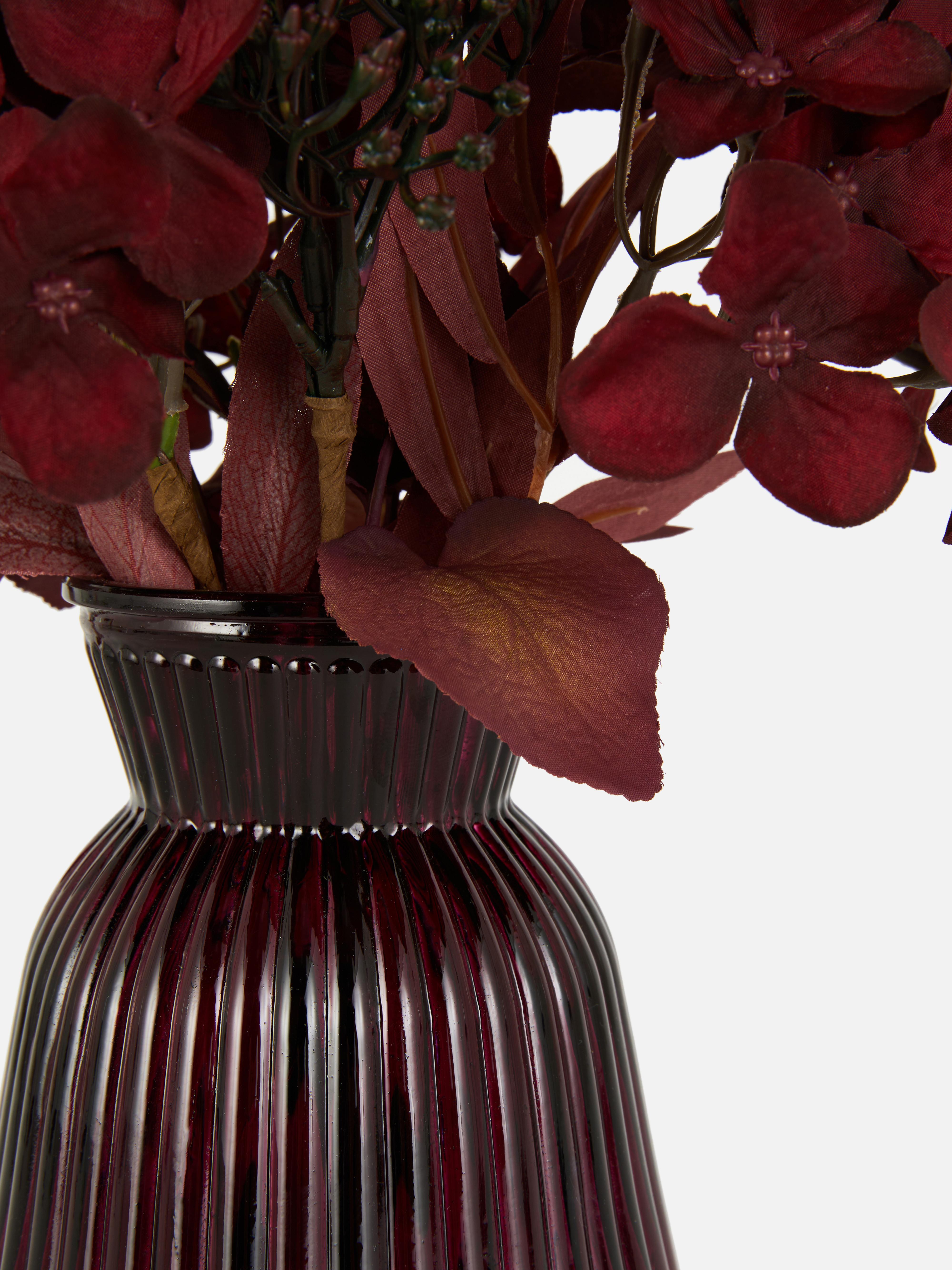 Composizione di fiori artificiali in vaso di vetro