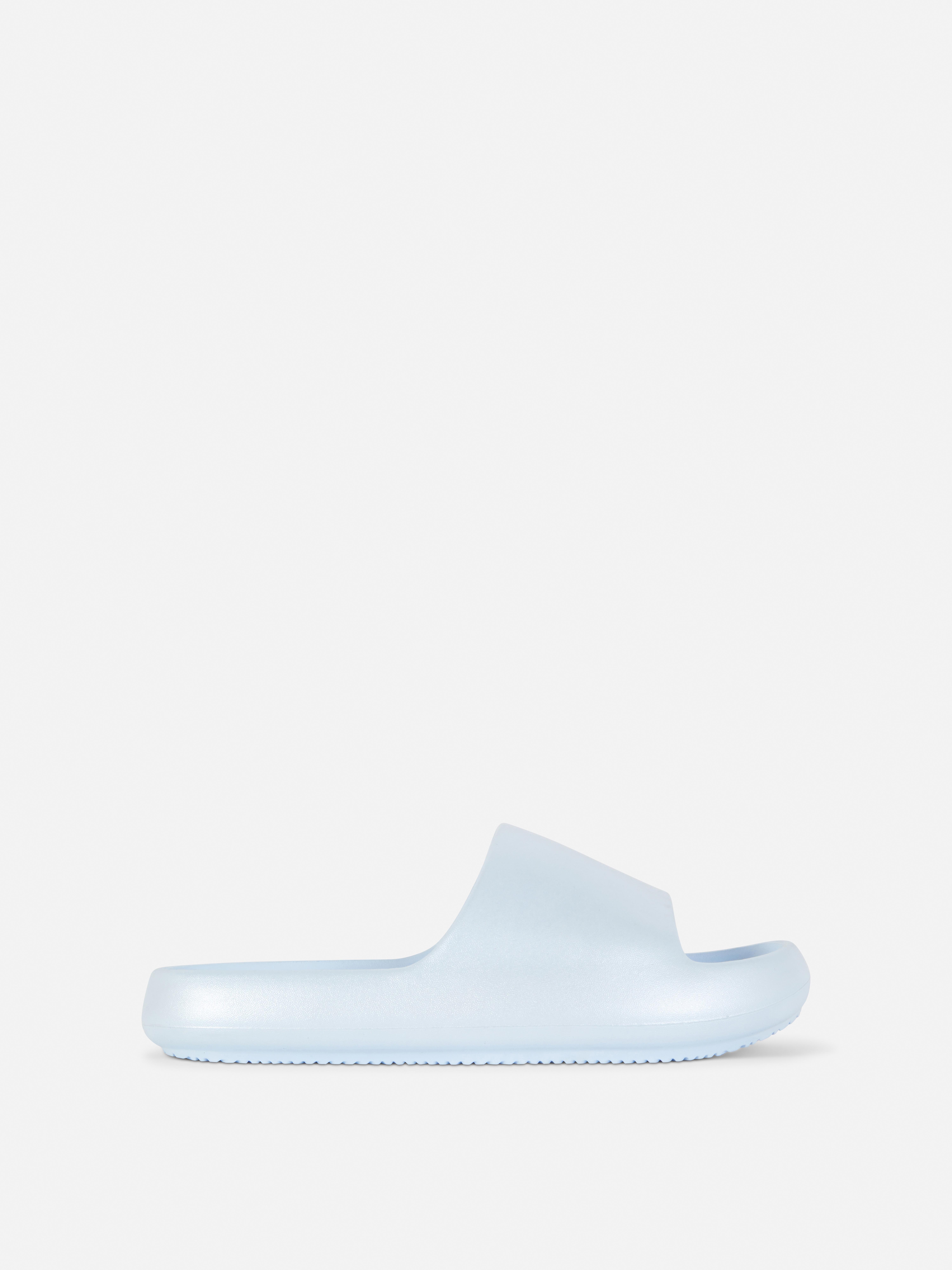 Robuuste voorgevormde slippers