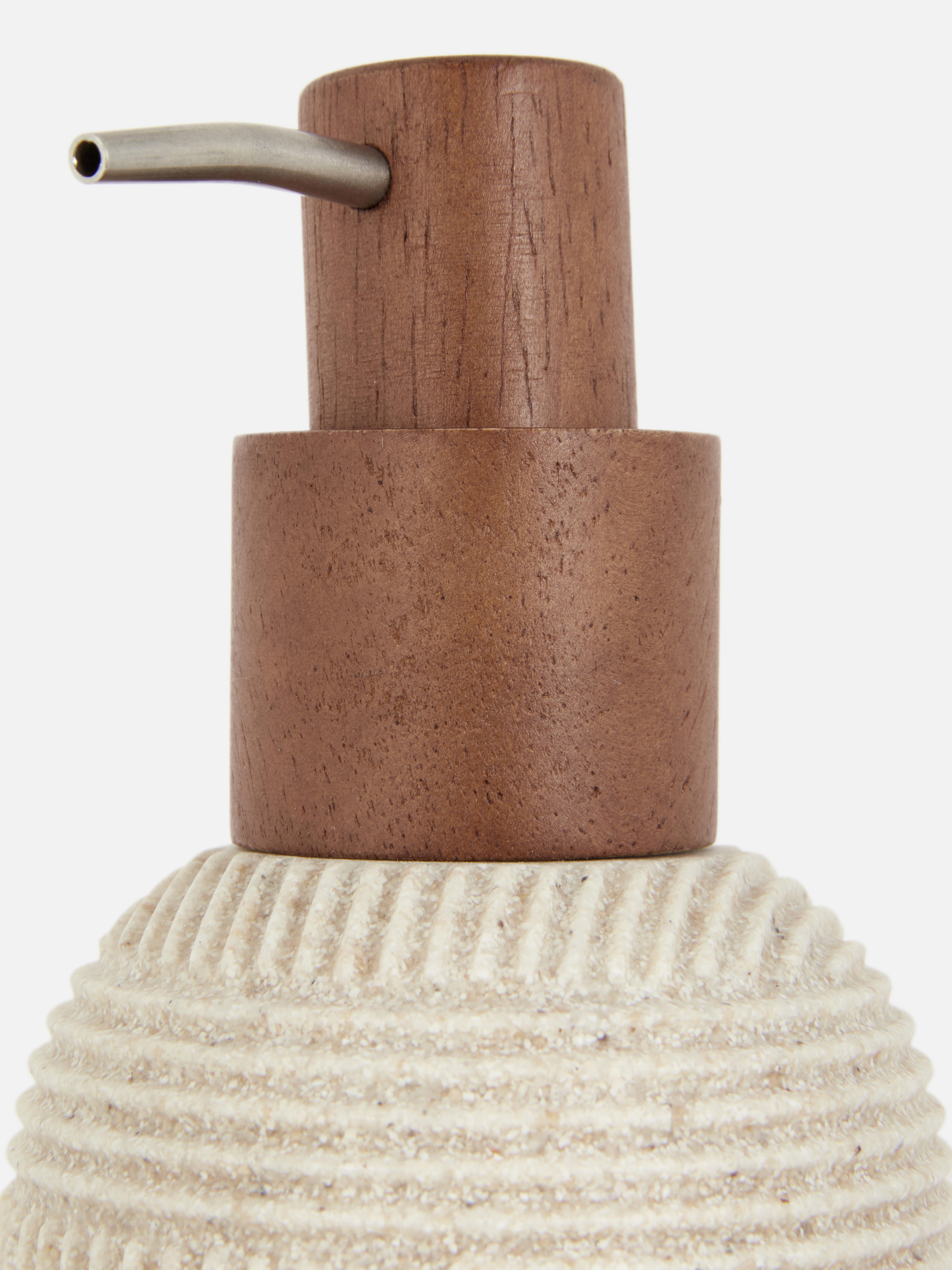 Seifenspender in strukturiertem Design