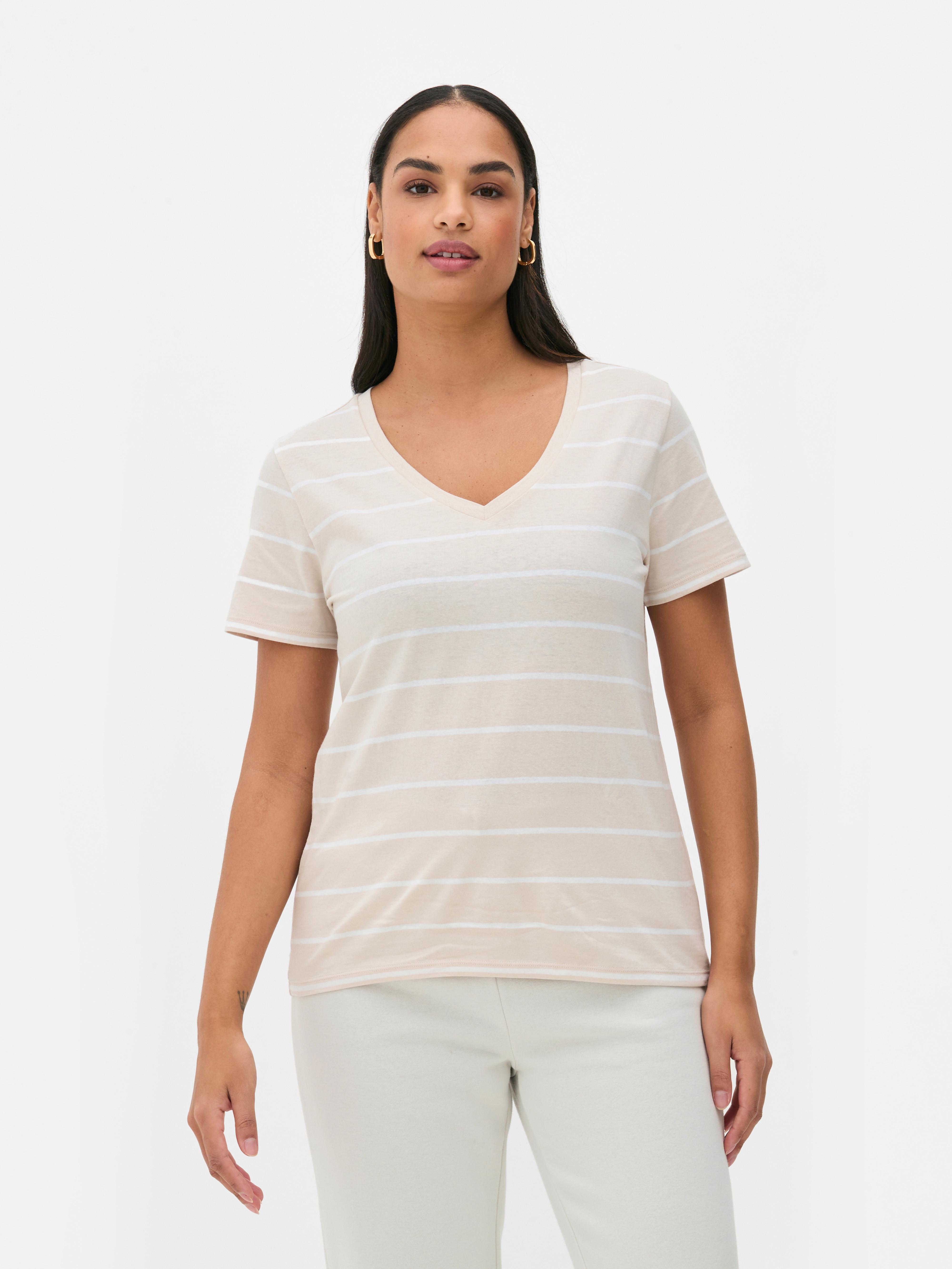 Camiseta a rayas con cuello de pico
