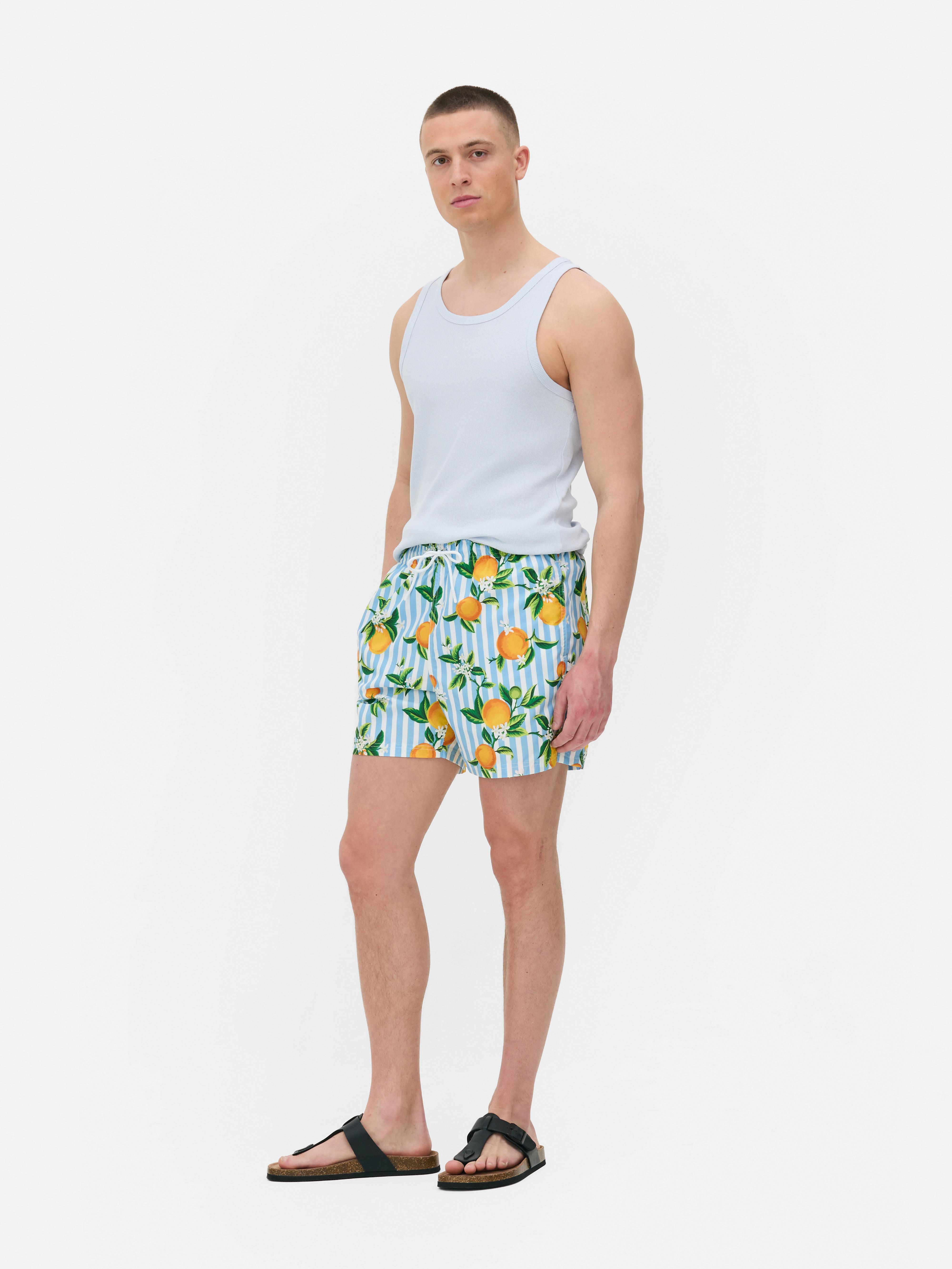 Badeshorts mit Streifen- und Orangenmuster